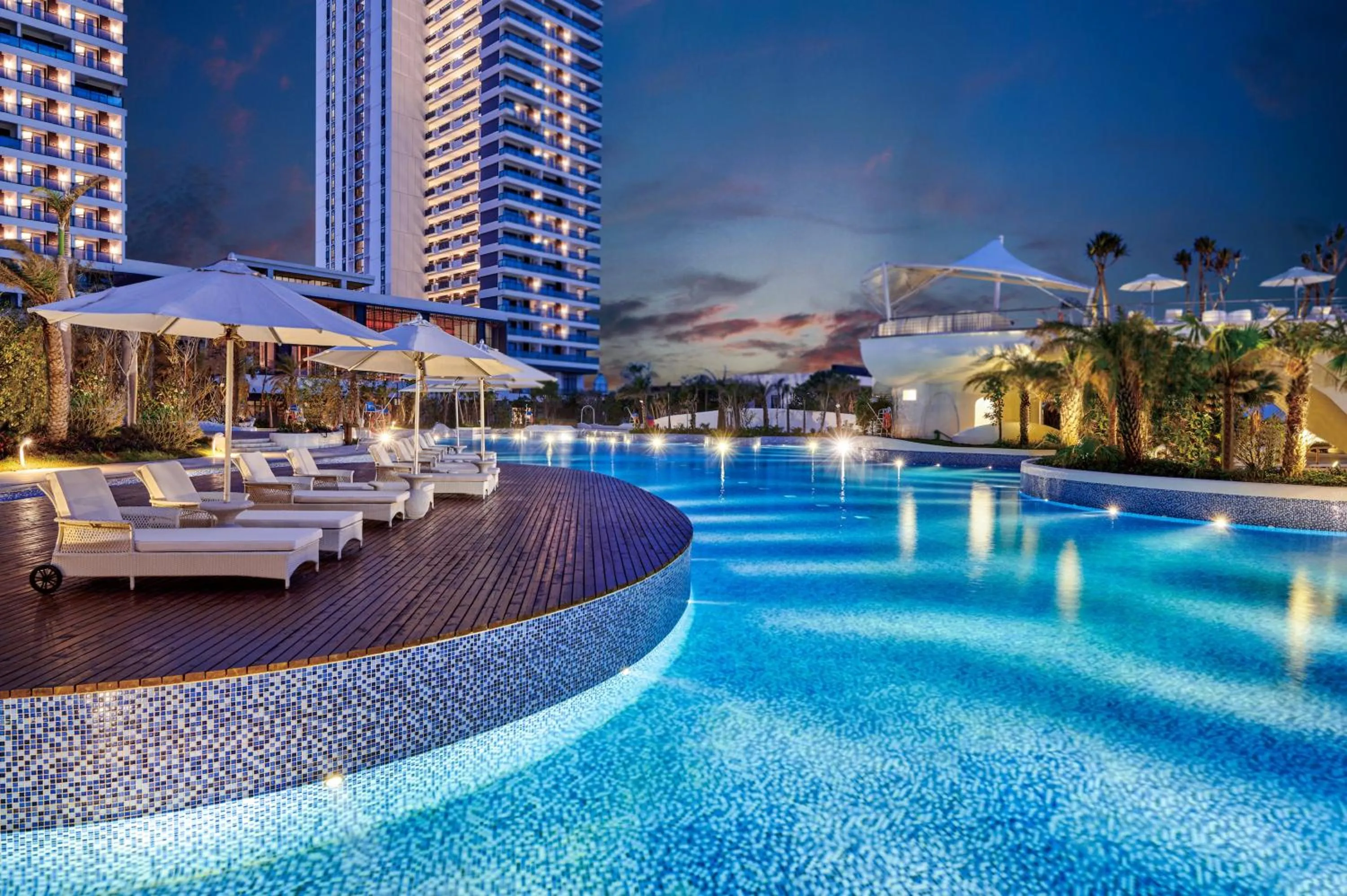 Property building in Dusit Thani Shuangyue Bay Resort Huizhou