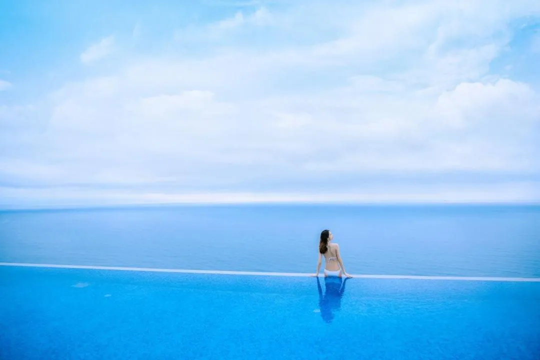 Swimming pool in Dusit Thani Shuangyue Bay Resort Huizhou
