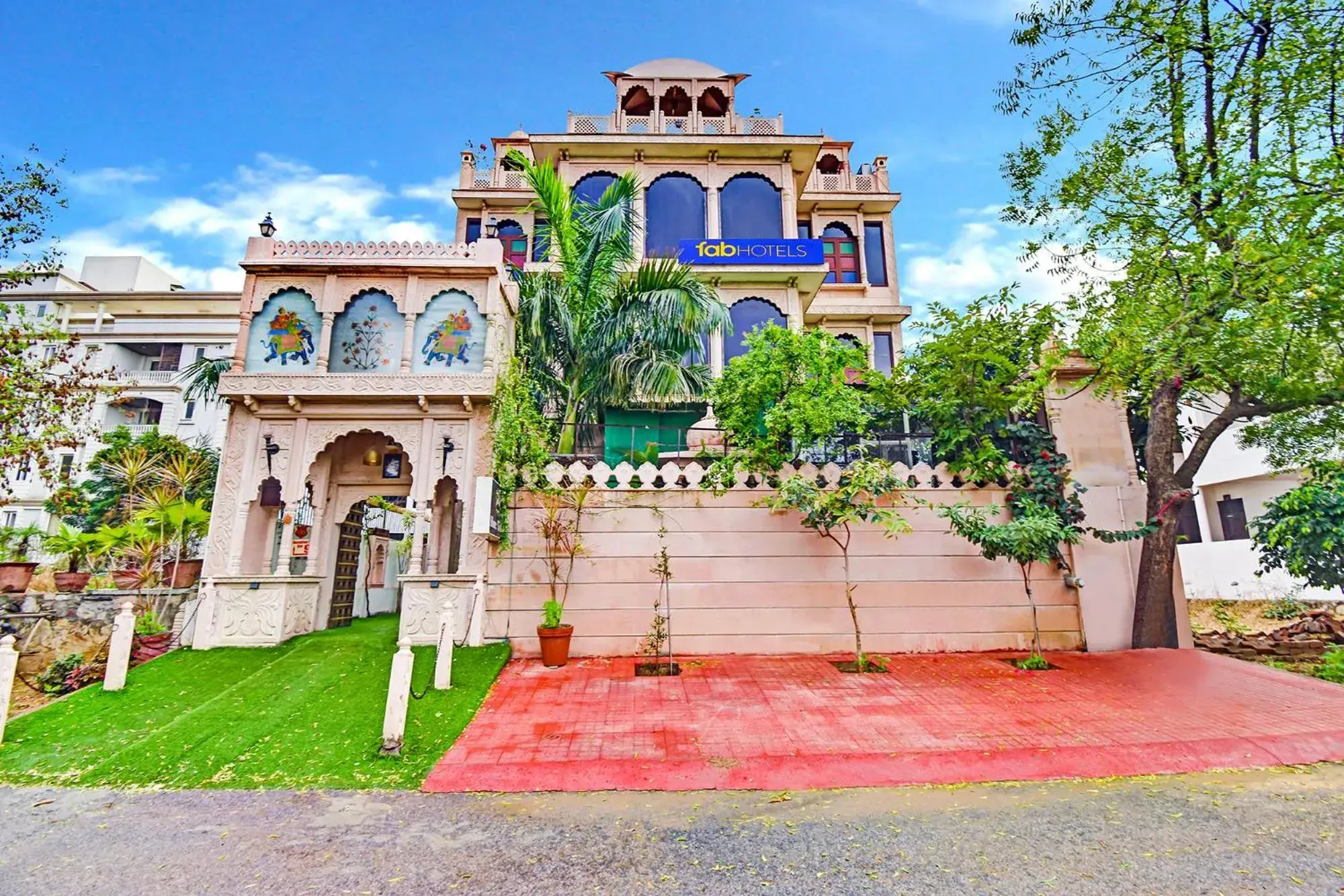 Facade/entrance in FabHotel Shree Villas Facade/entrance in FabHotel Shree Villas