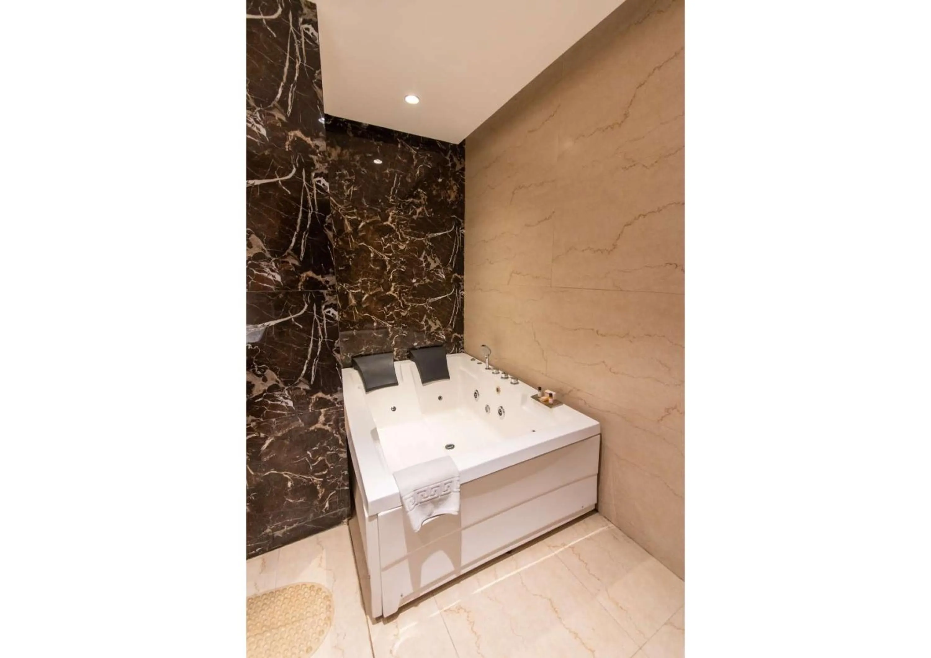 Hot Tub in The Grand Ambassador