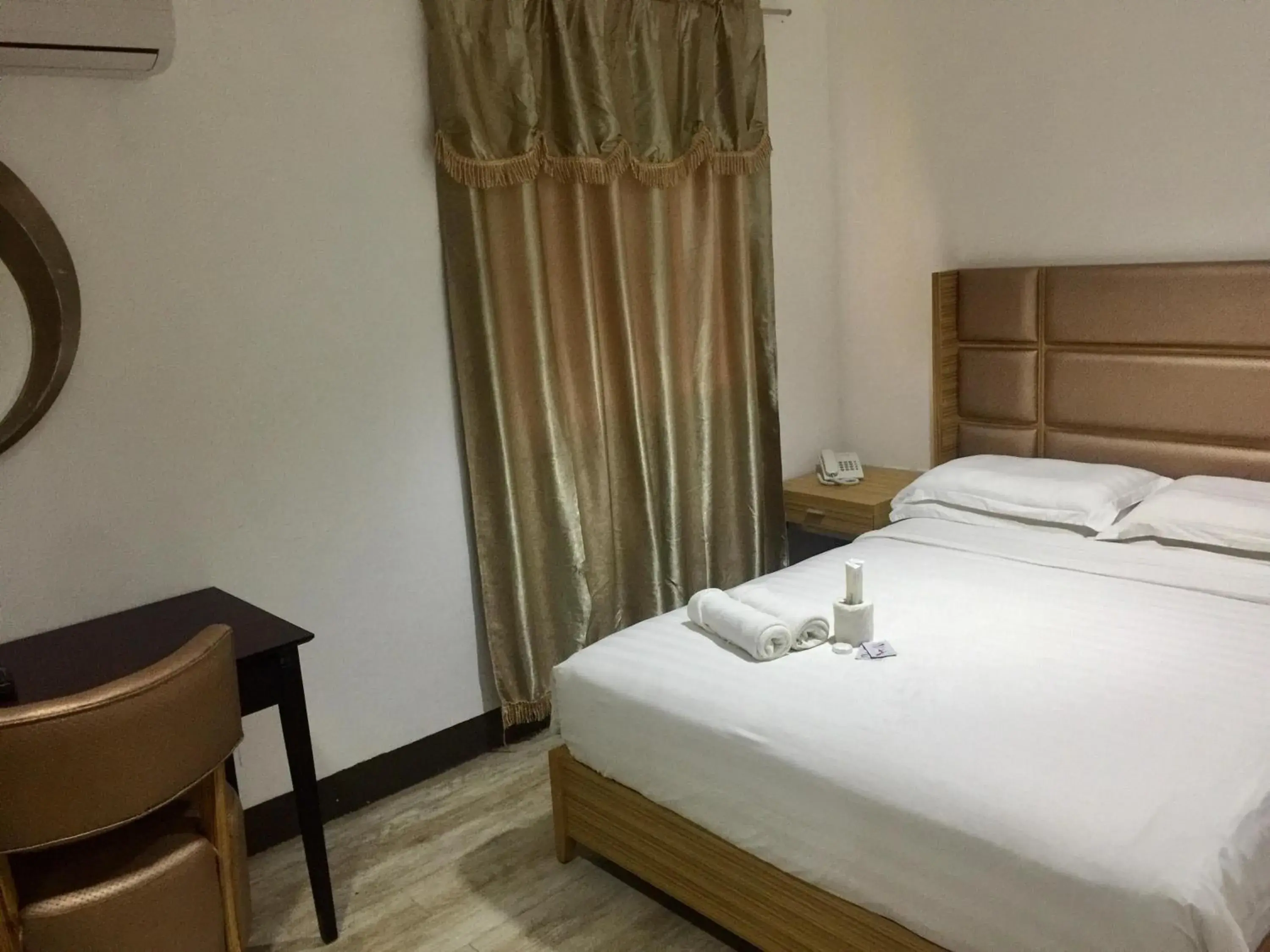Standard Double Room in Jeamco Royal Hotel-Palawan Standard Double Room in Jeamco Royal Hotel-Palawan