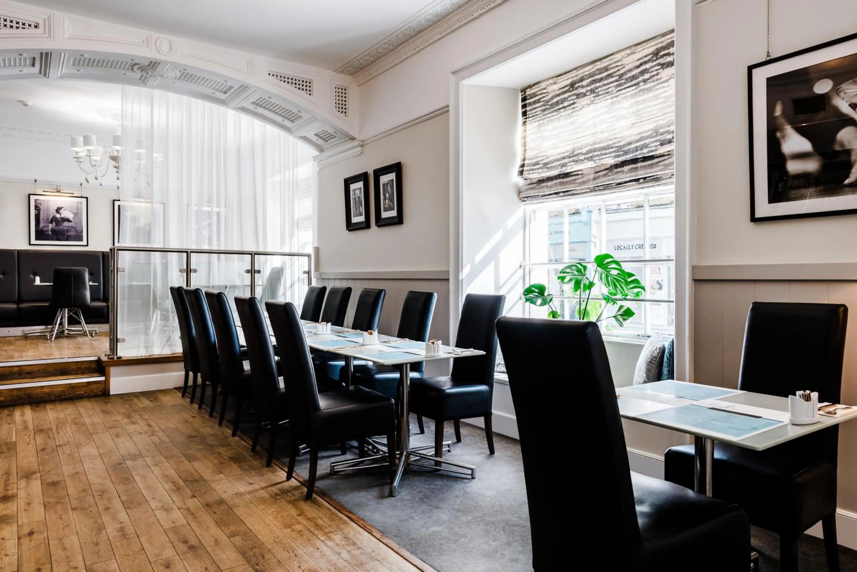 Restaurant/places to eat in Mannings Hotel