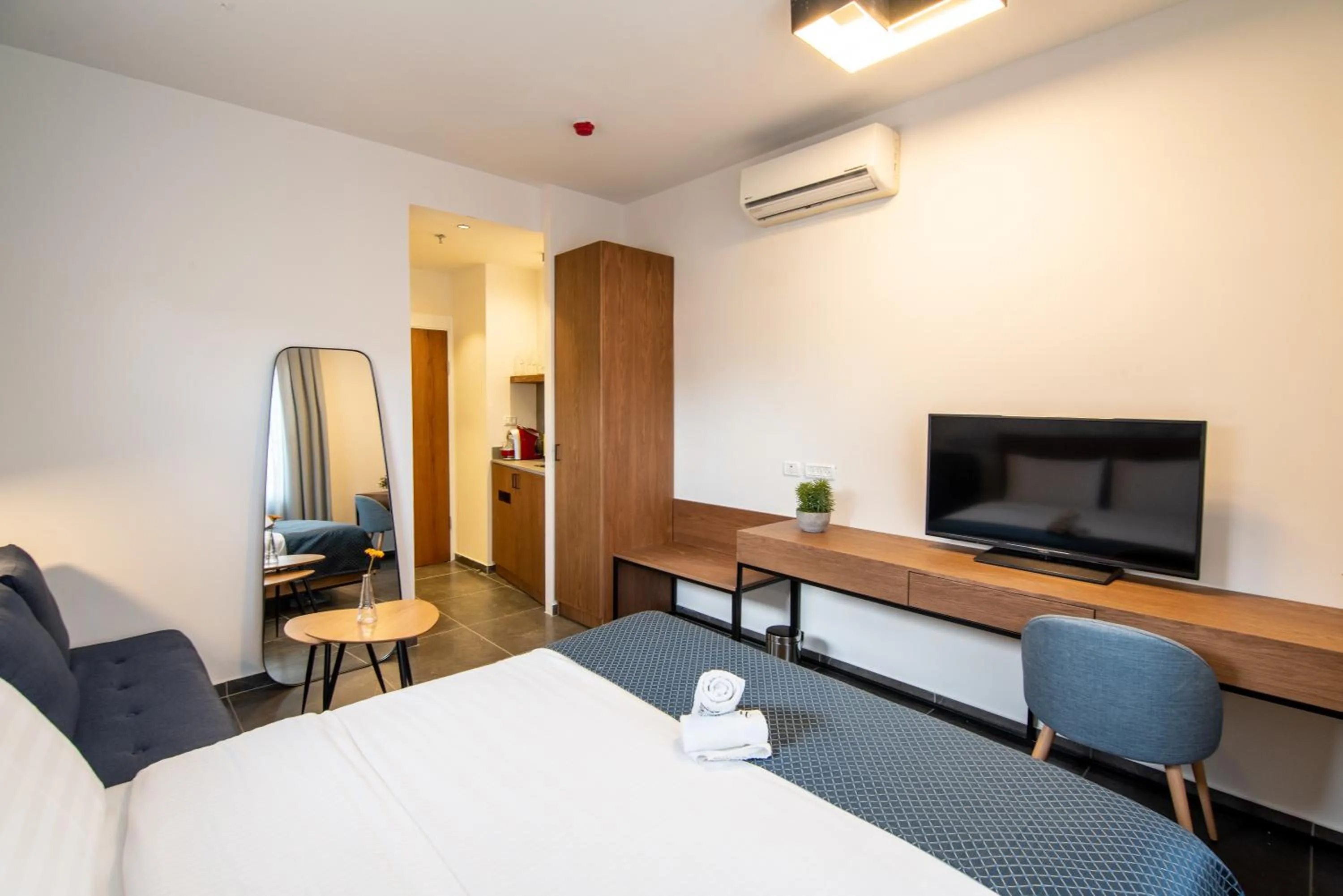 TV and multimedia in 27Montefiore - Urban ApartHotel TLV