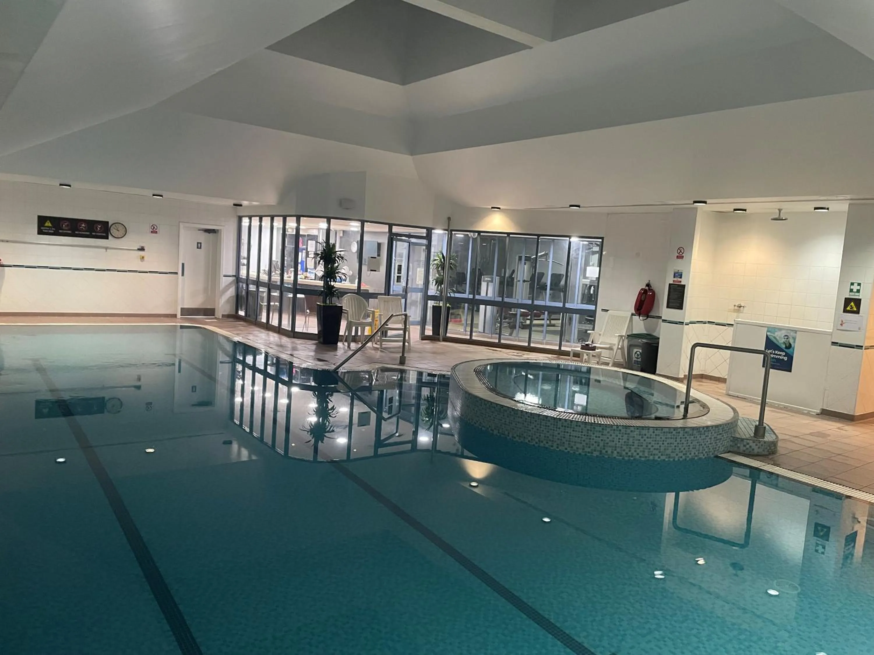 Swimming pool in DoubleTree by Hilton Coventry
