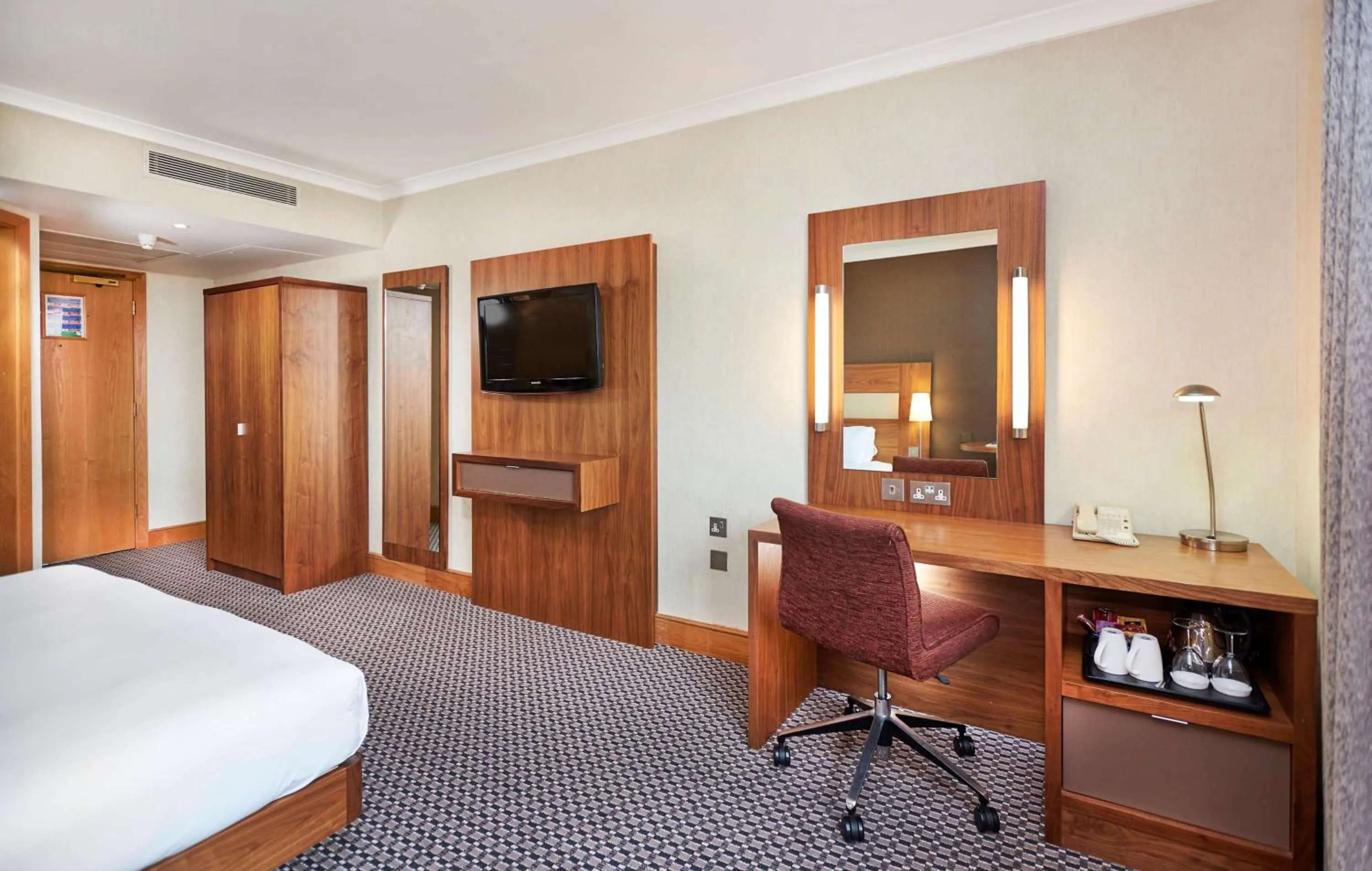 TV and multimedia, Bed in DoubleTree by Hilton Coventry