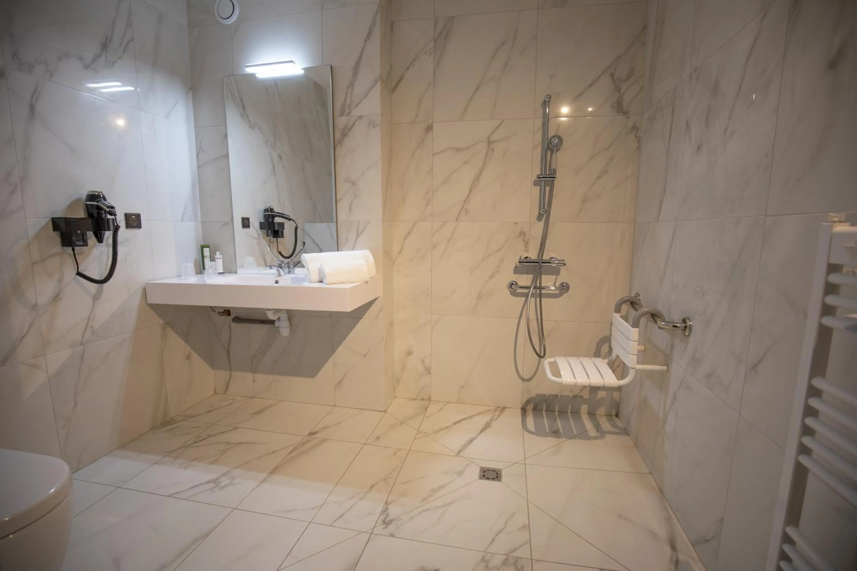 Bathroom in Le Renaissance