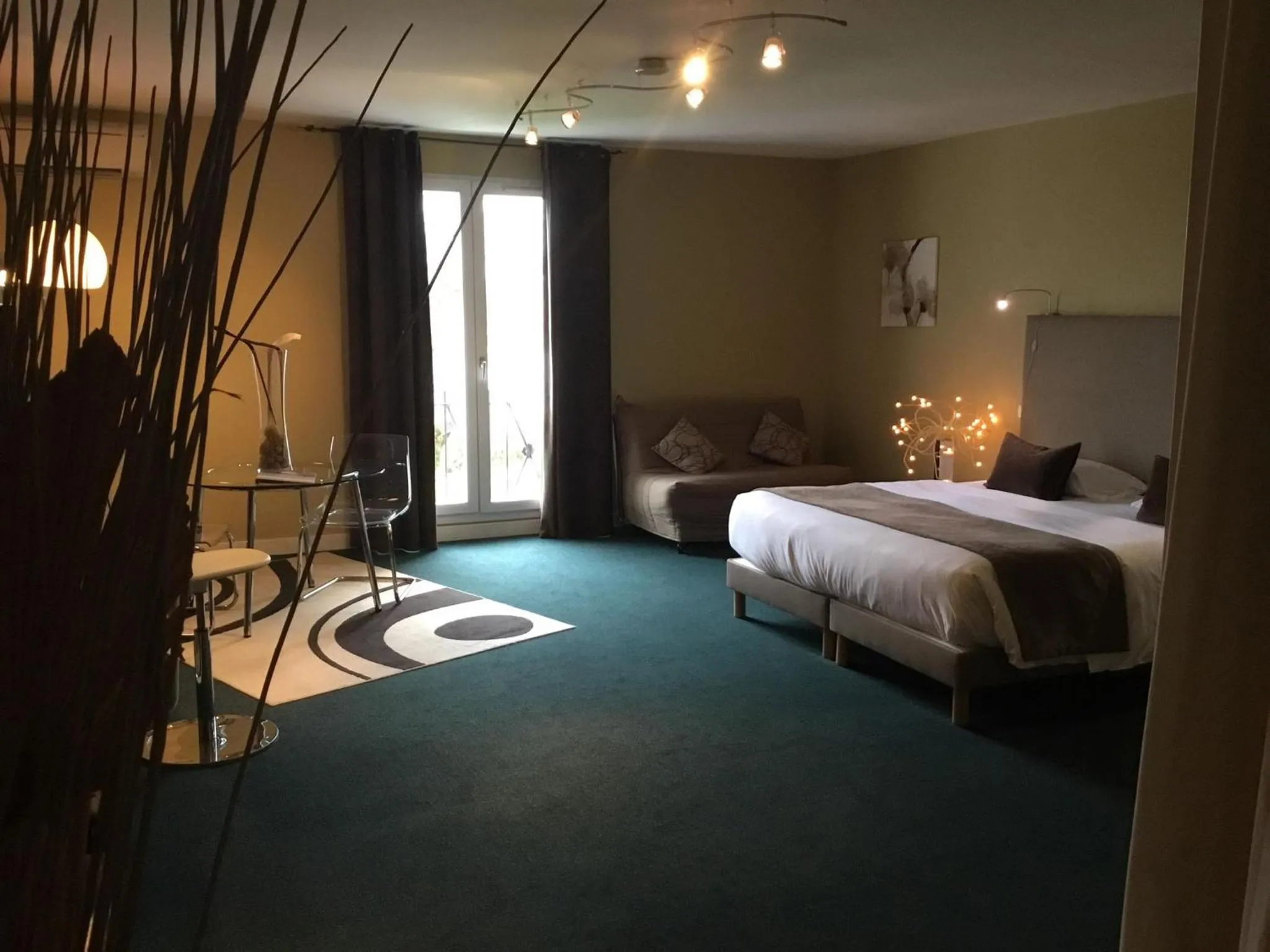 Photo of the whole room, Bed in Le Renaissance