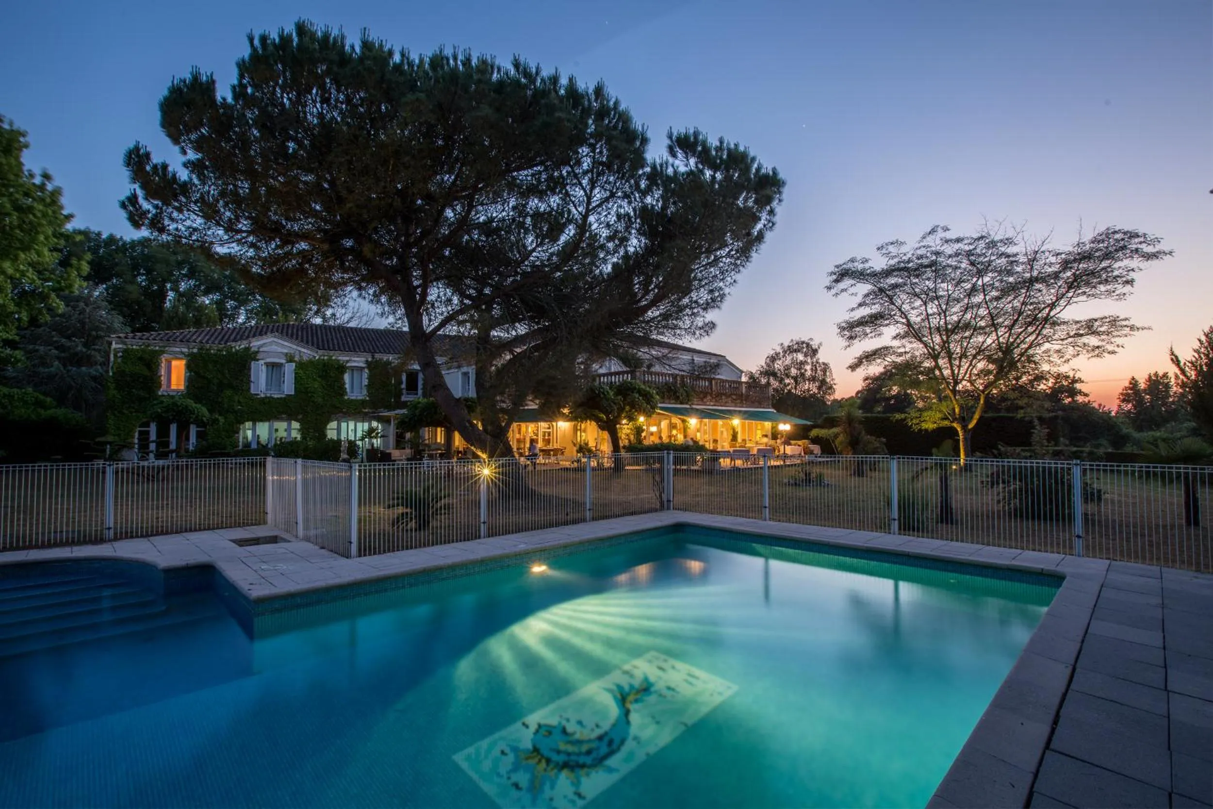 Swimming pool in Le Renaissance