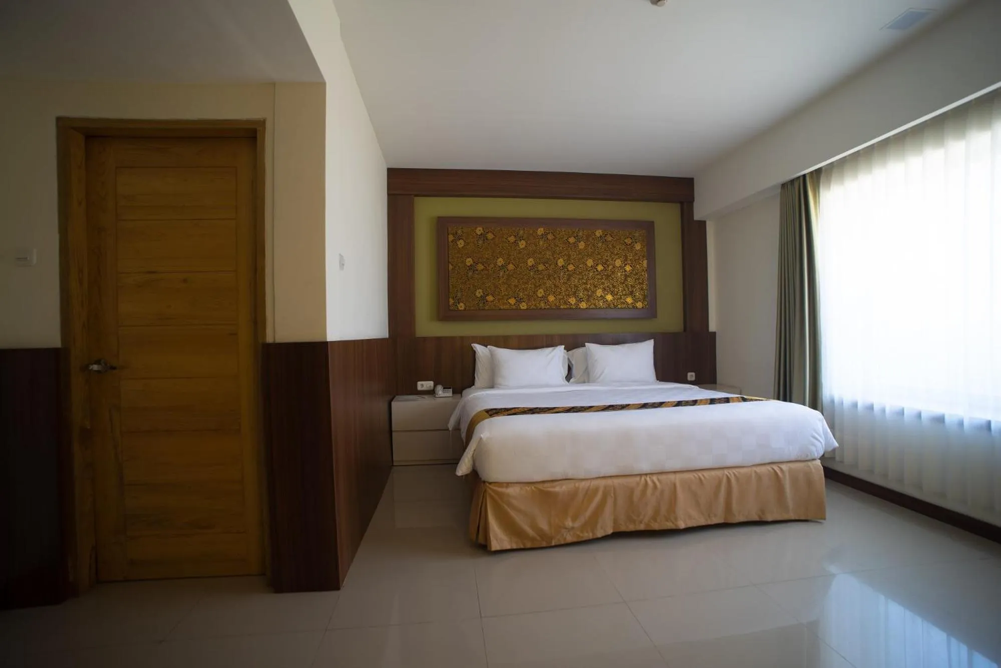 Bedroom, Bed in Luminor Hotel Banyuwangi By WH