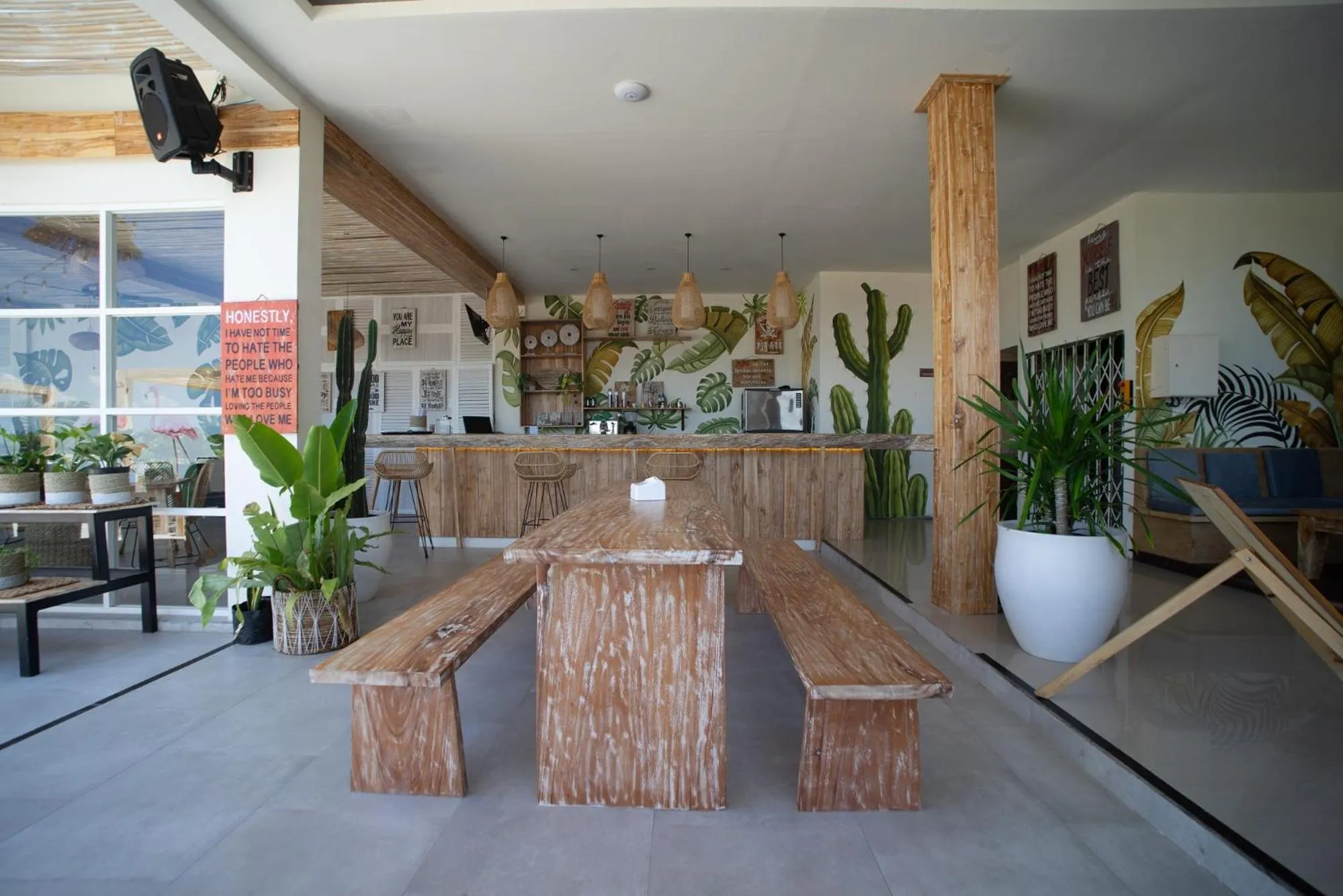 Lounge or bar in Luminor Hotel Banyuwangi By WH