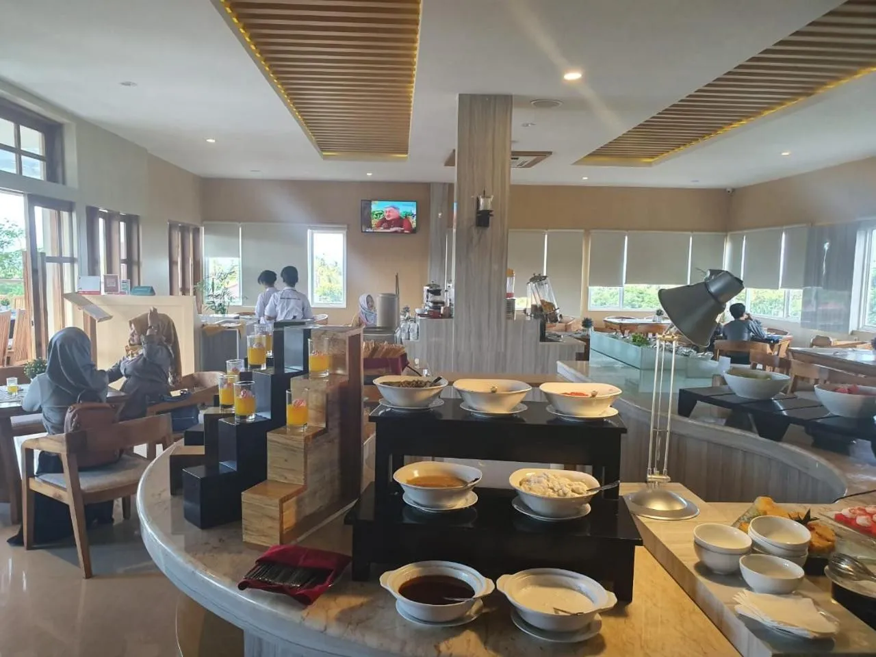 Restaurant/places to eat in Luminor Hotel Banyuwangi By WH