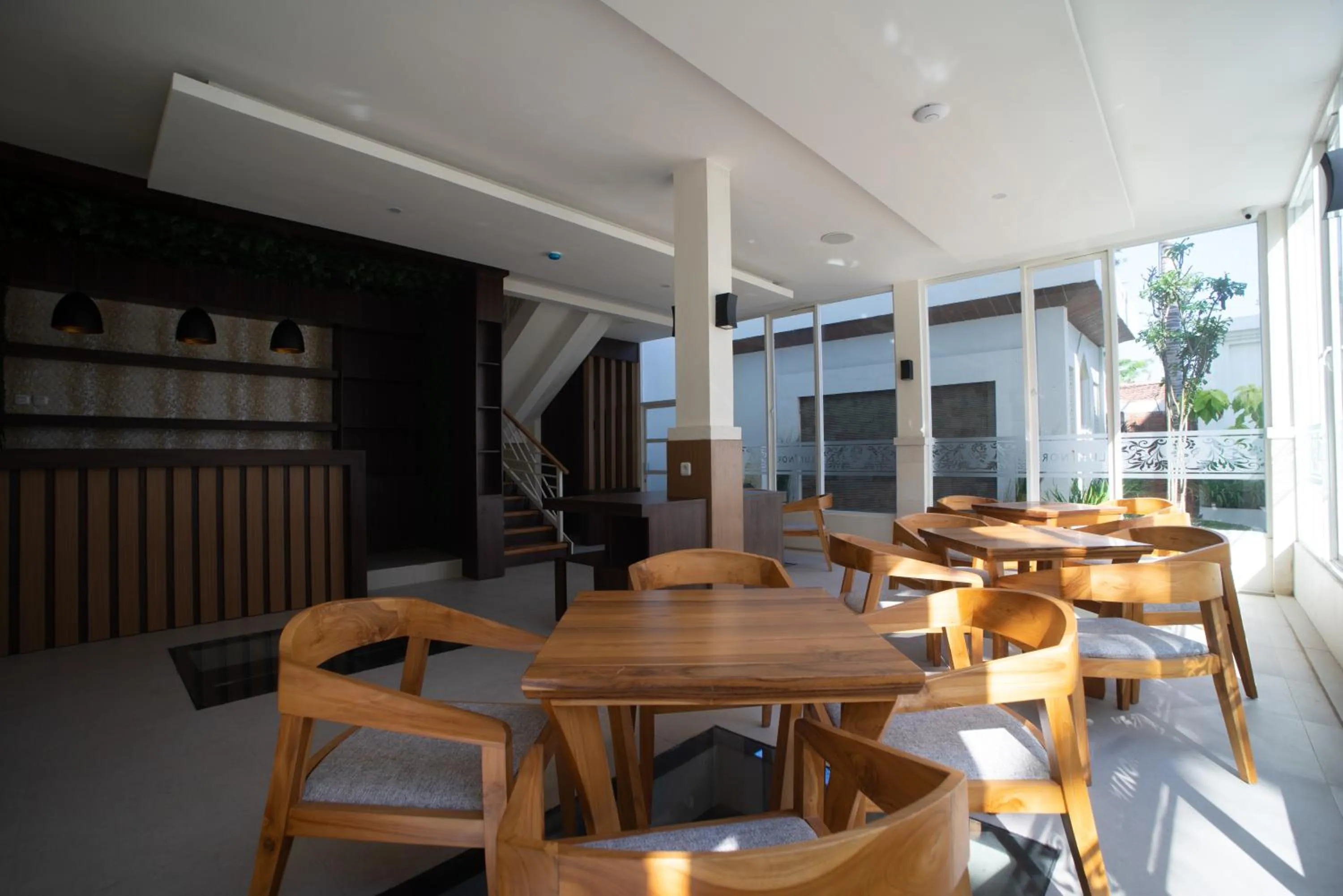 Restaurant/places to eat in Luminor Hotel Banyuwangi By WH