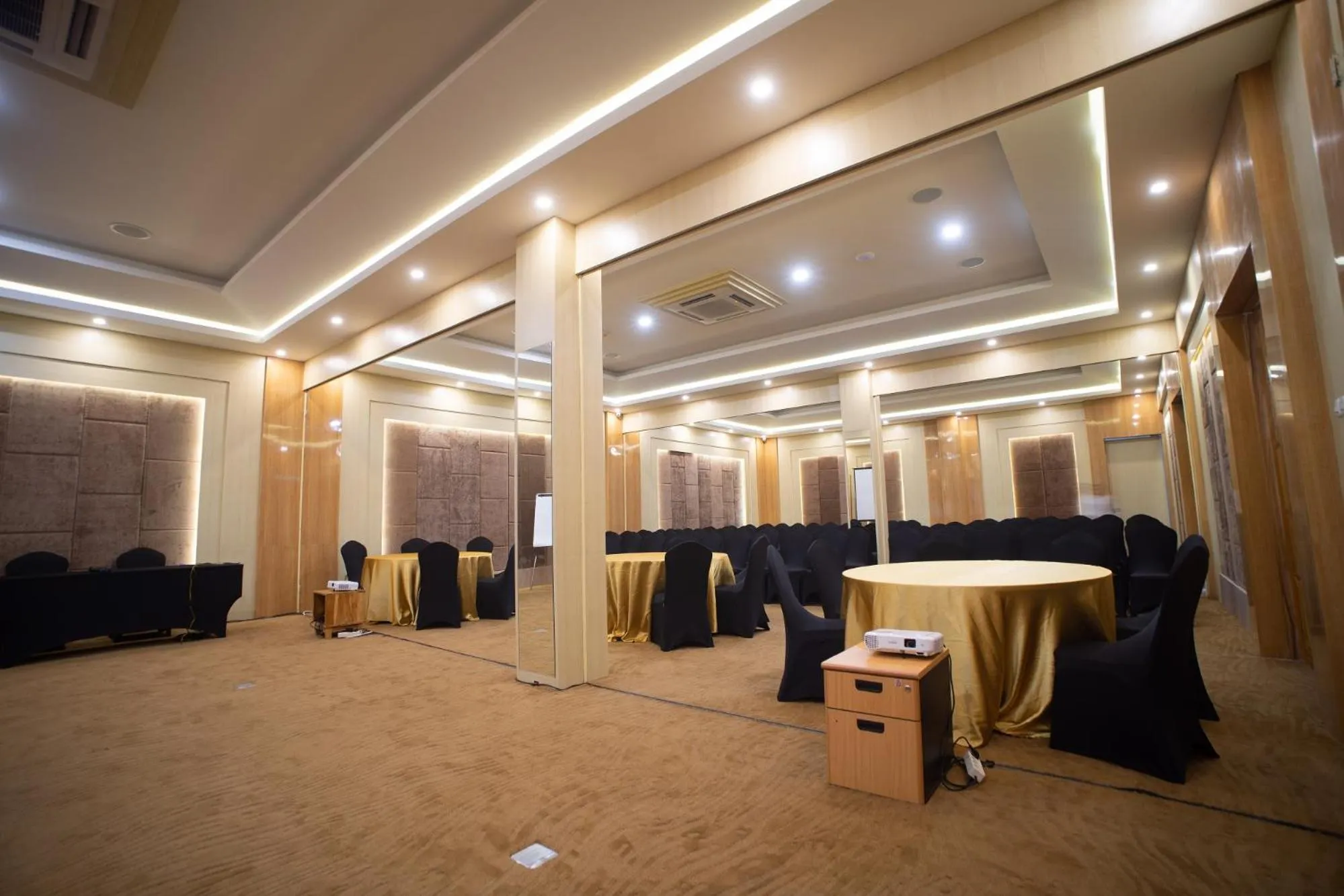 Meeting/conference room in Luminor Hotel Banyuwangi By WH