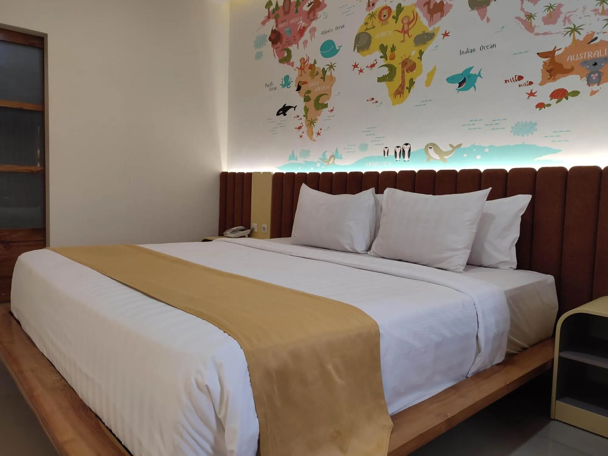 Bed in Luminor Hotel Banyuwangi By WH