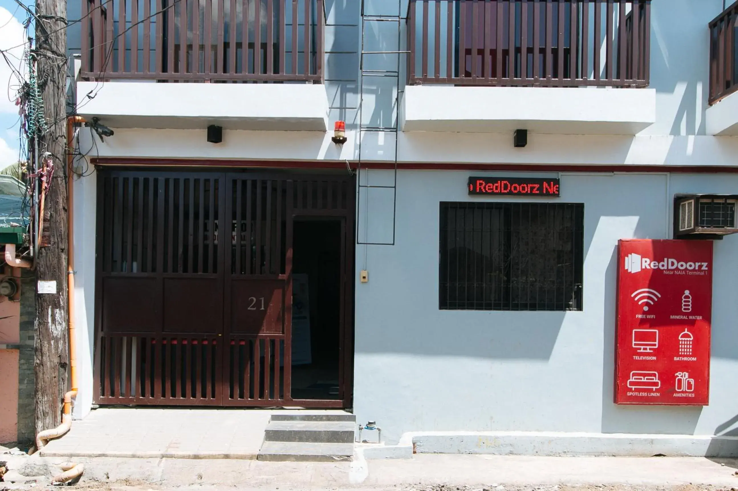 Property building in RedDoorz near NAIA Terminal 1 Property building in RedDoorz near NAIA Terminal 1