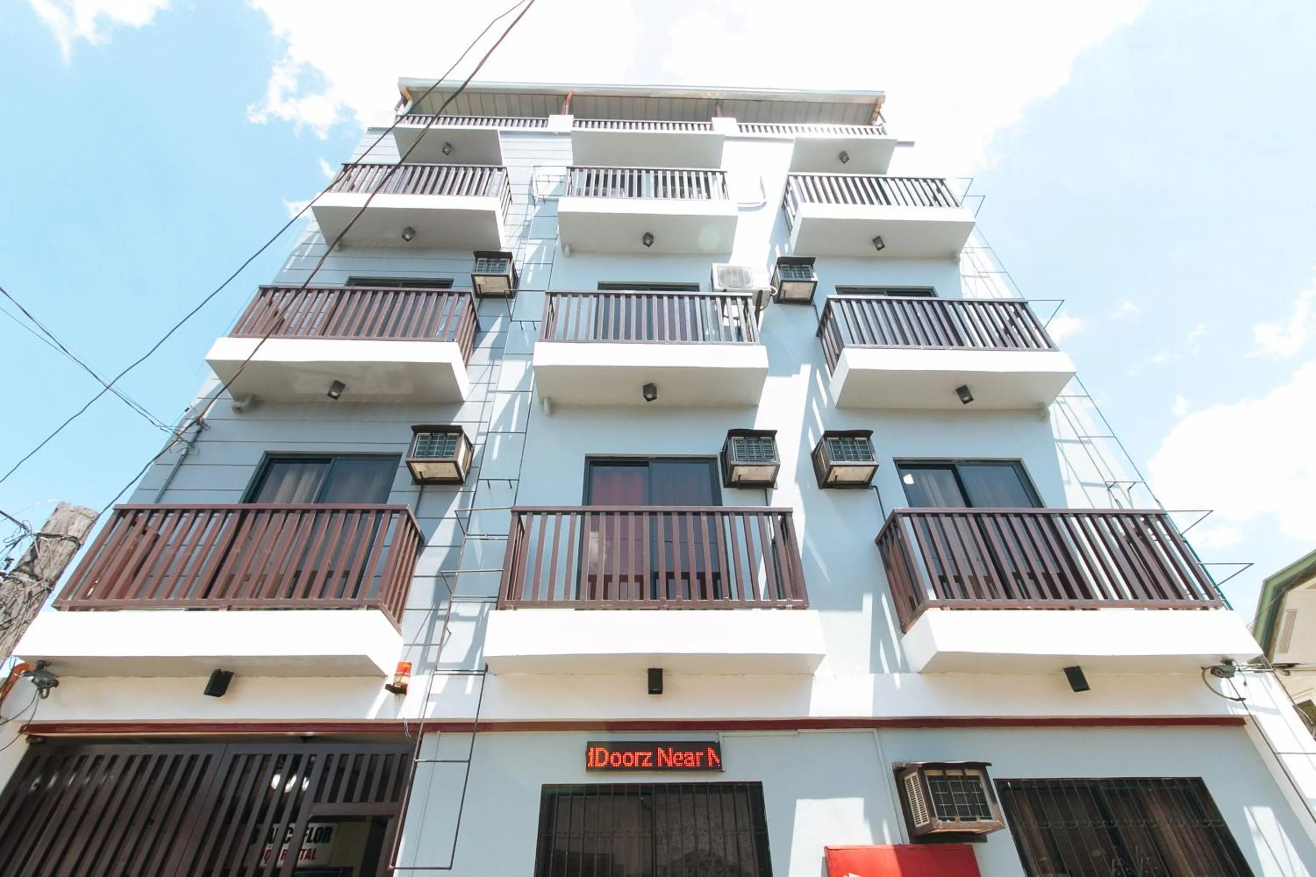 Property building in RedDoorz near NAIA Terminal 1