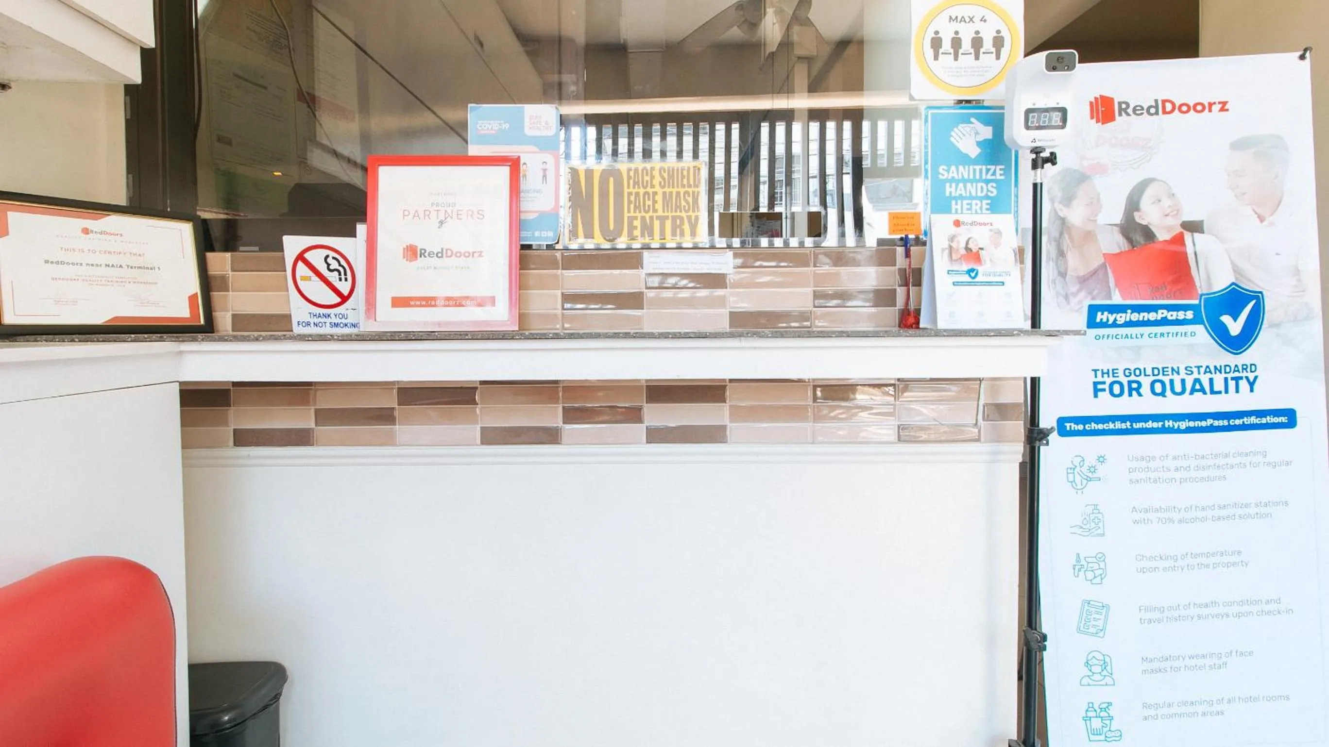 Logo/Certificate/Sign in RedDoorz near NAIA Terminal 1