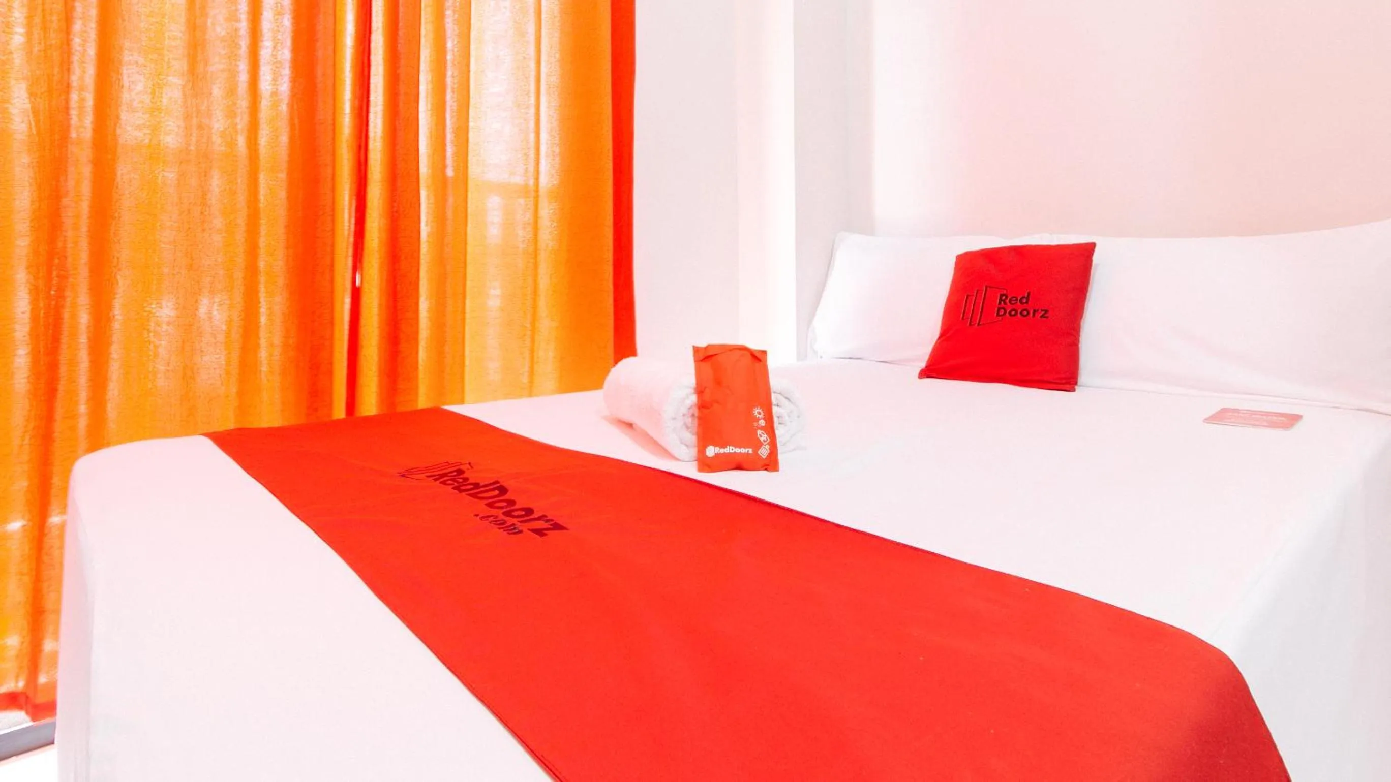 Bed in RedDoorz near NAIA Terminal 1