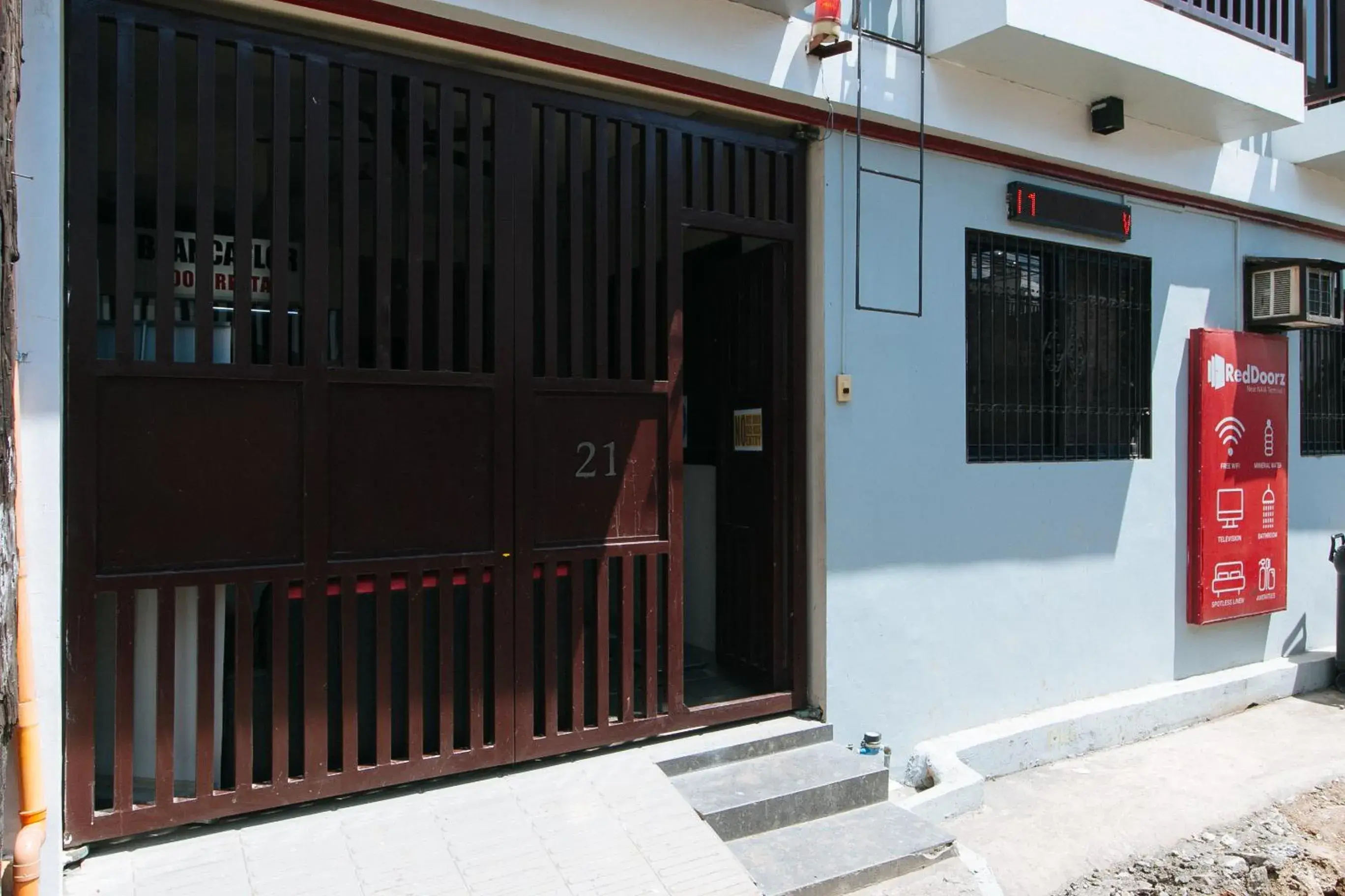 Property building in RedDoorz near NAIA Terminal 1 Property building in RedDoorz near NAIA Terminal 1