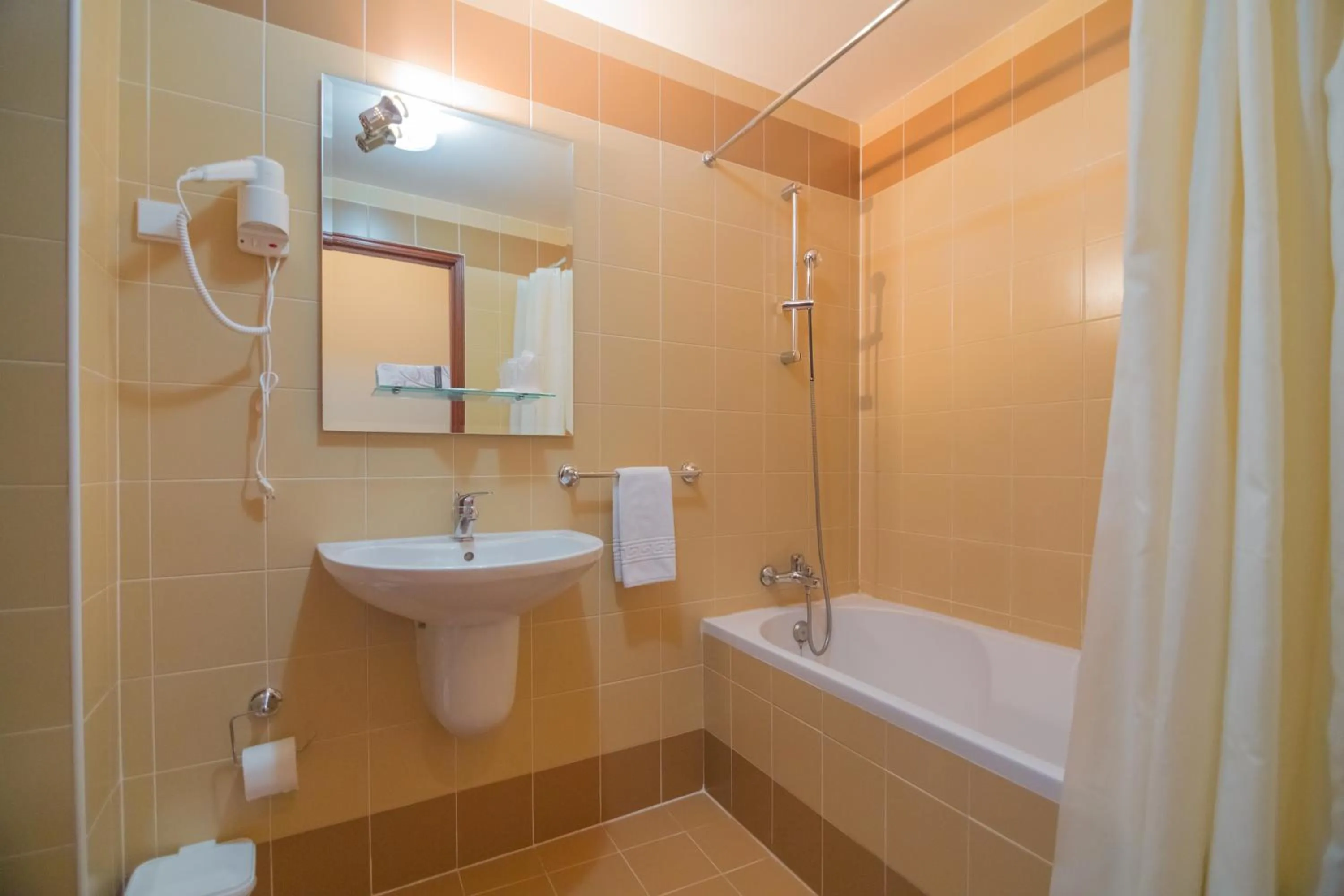 Toilet in Hotel Peregrinos de Fatima by Umbral