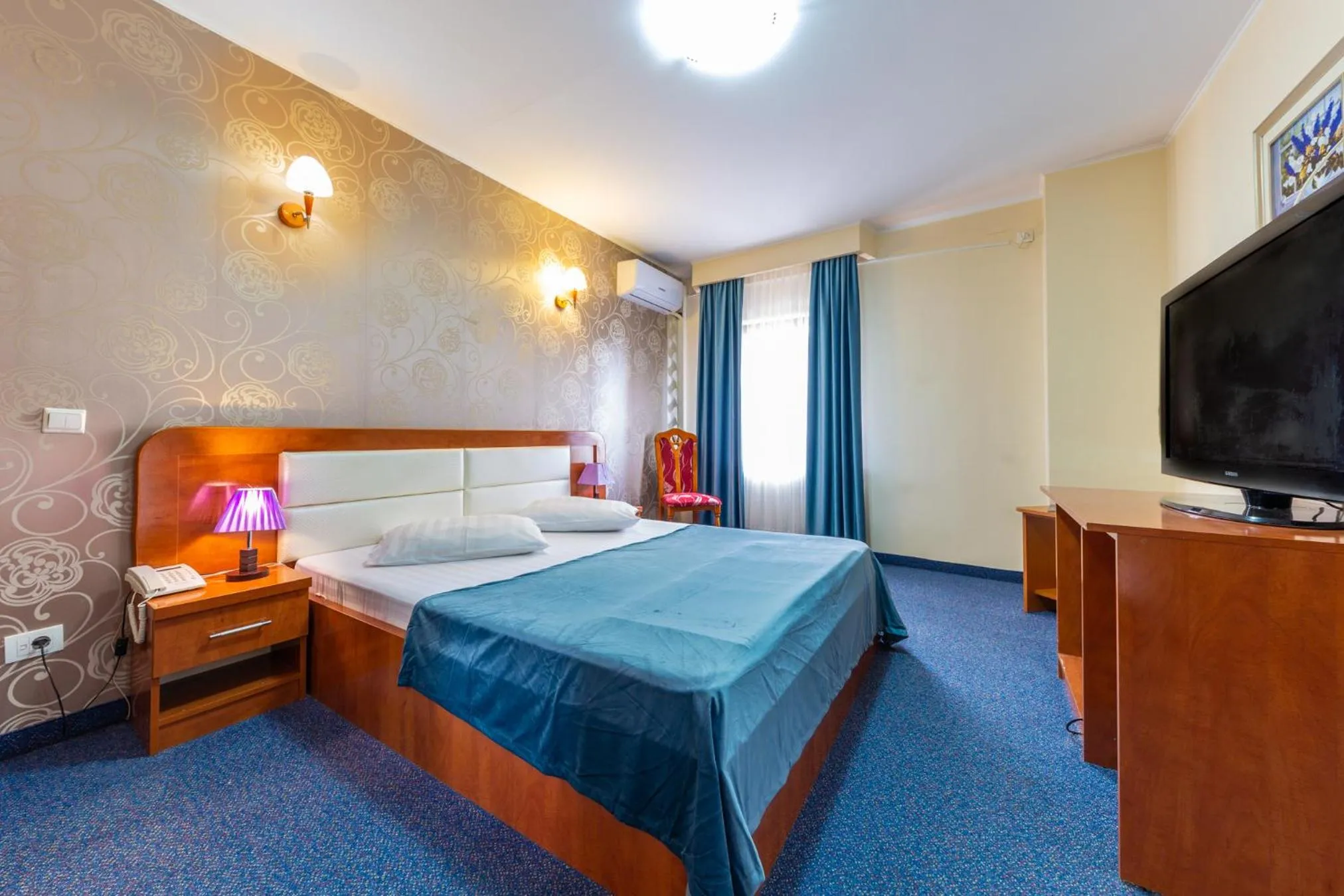 Bed in Hotel Amphitryon