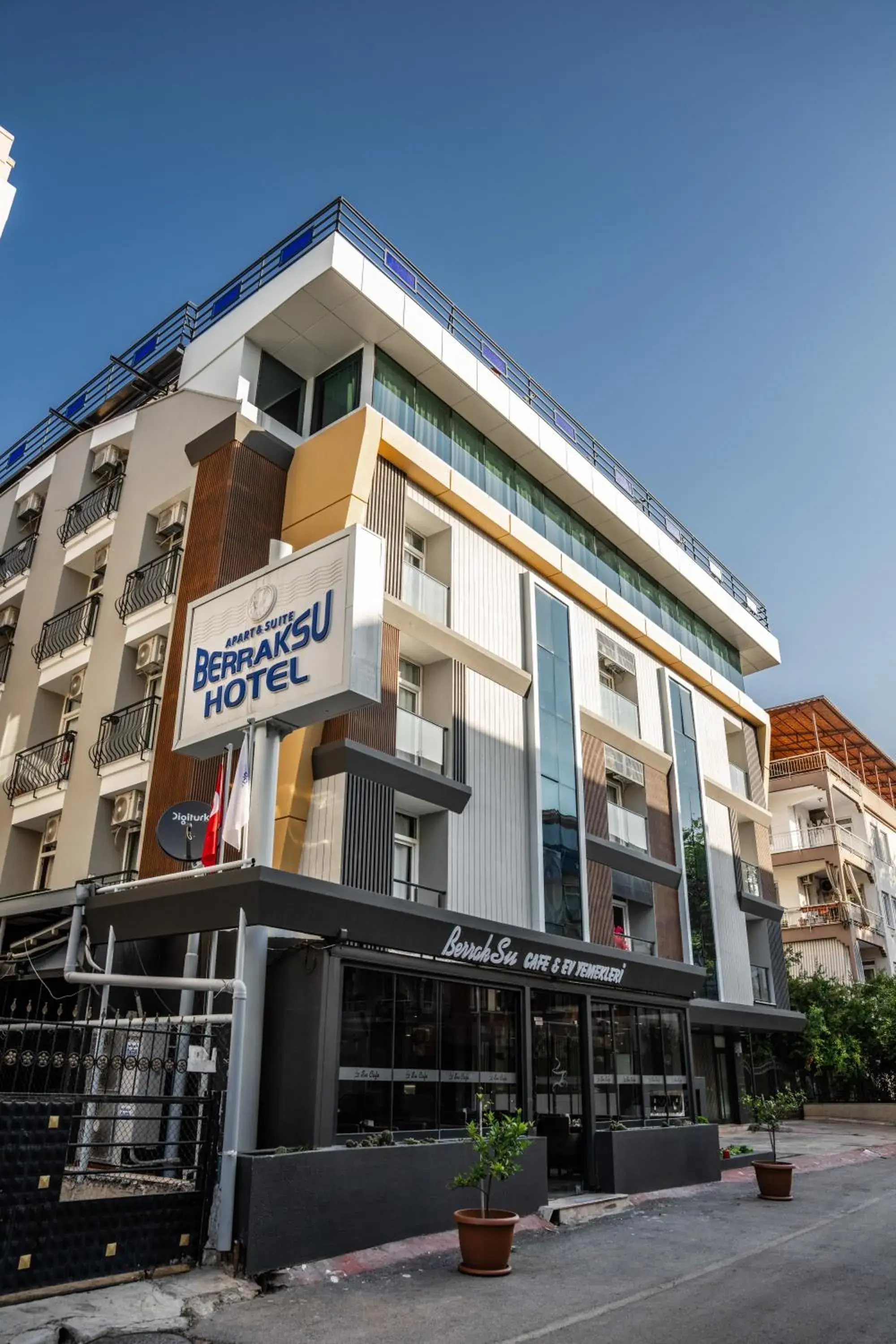 Property building in Berrak Su Hotel Property building in Berrak Su Hotel