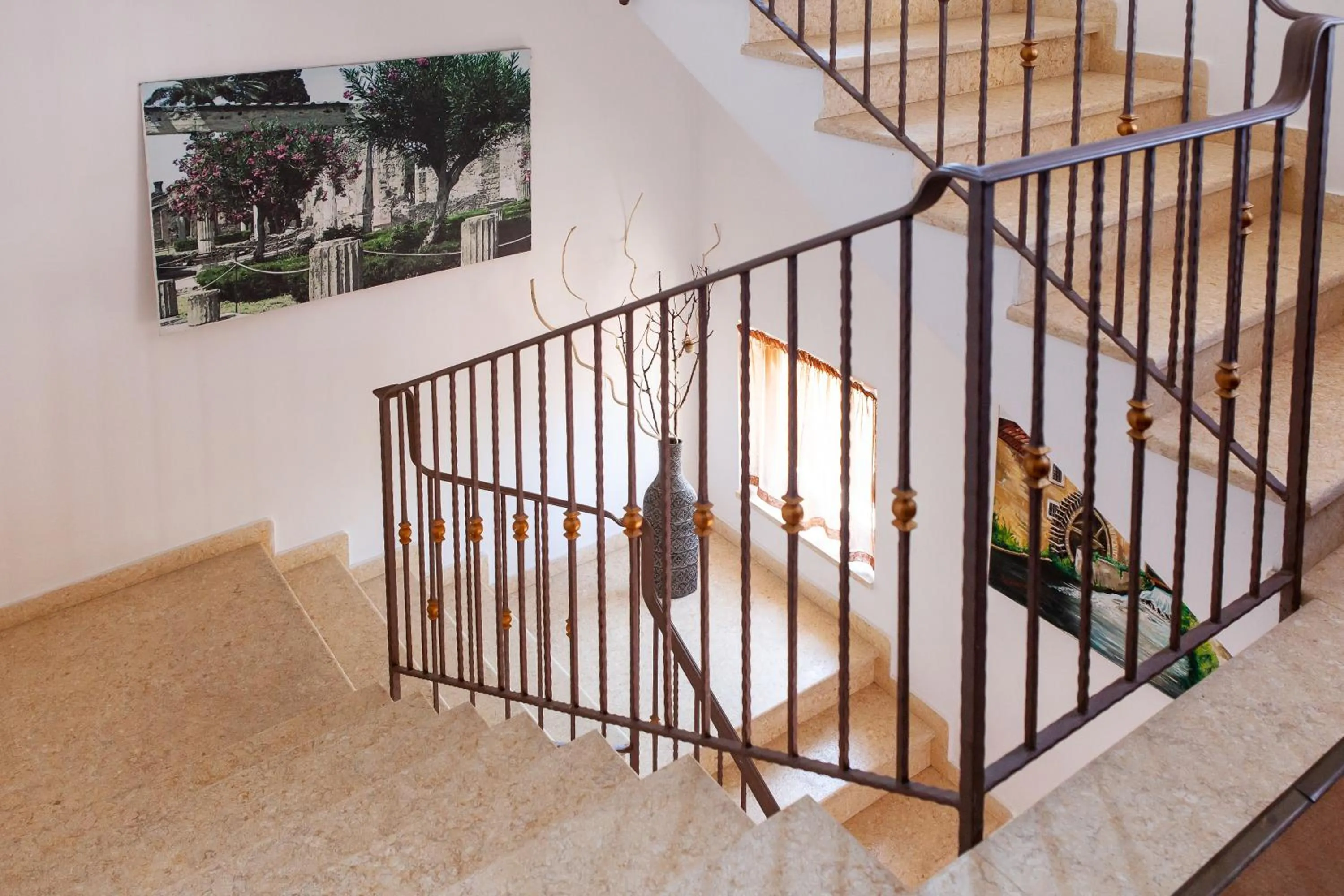 Restaurant/places to eat in Sammartano Hotels