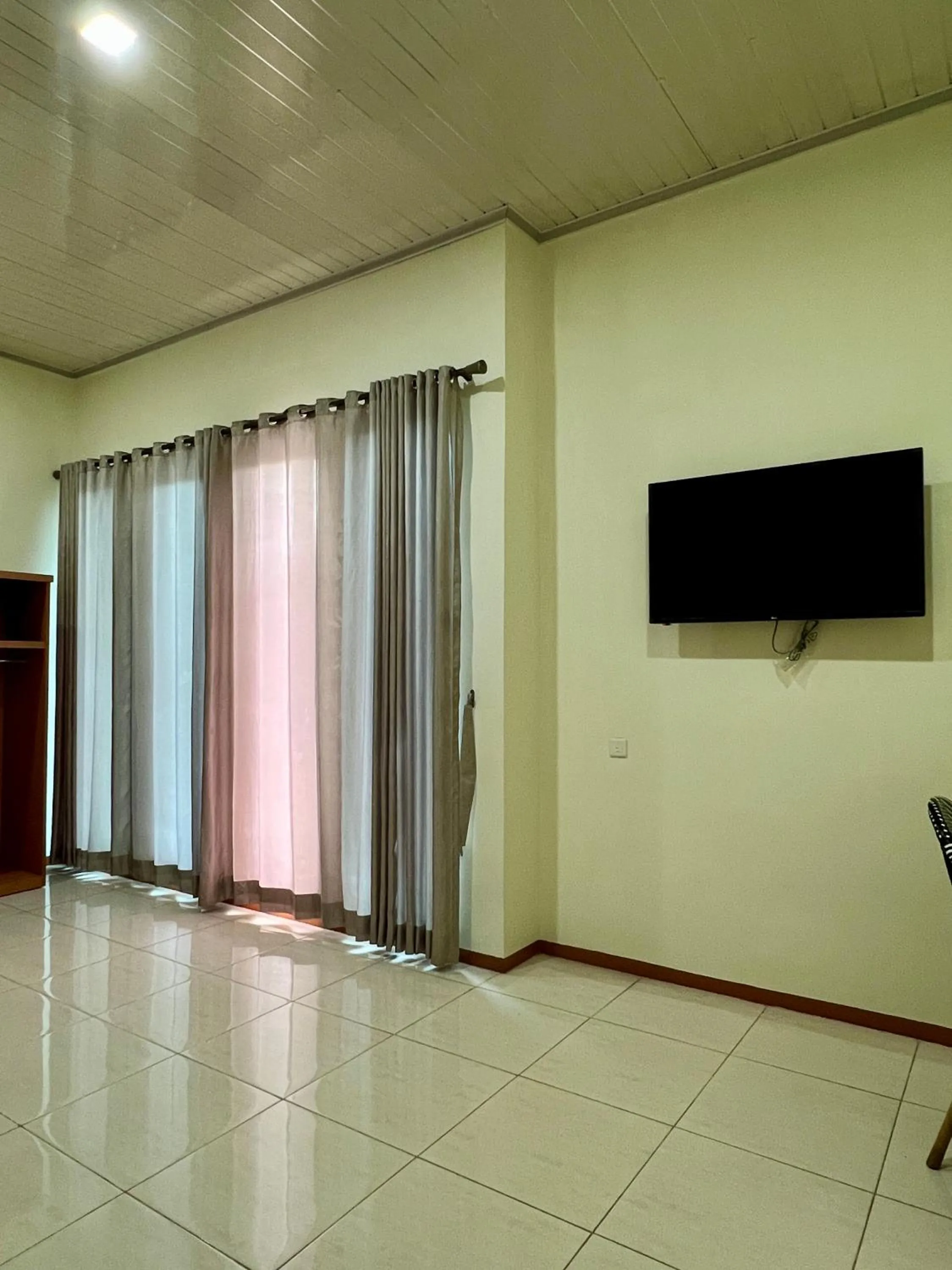 TV and multimedia in Aurora Hotel Siliwangi