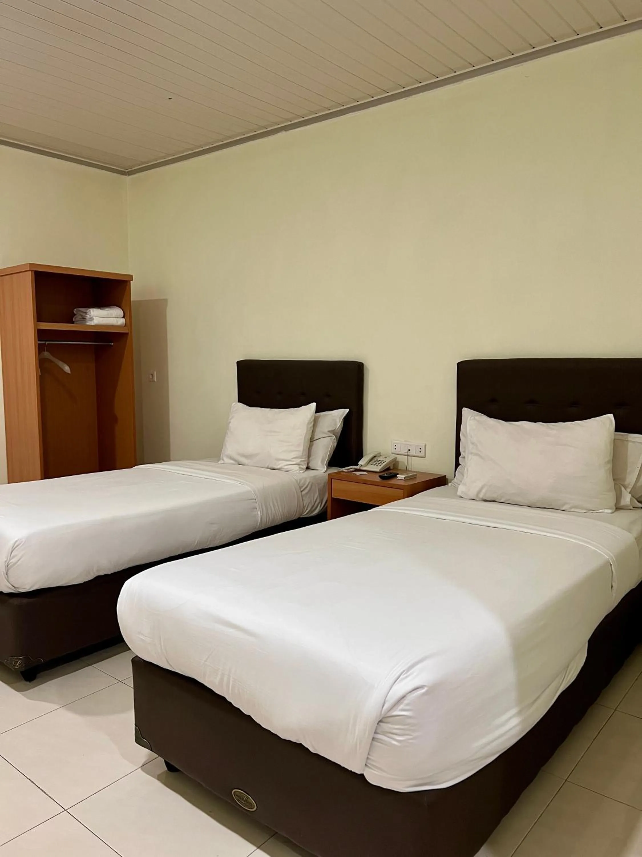 Bed in Aurora Hotel Siliwangi
