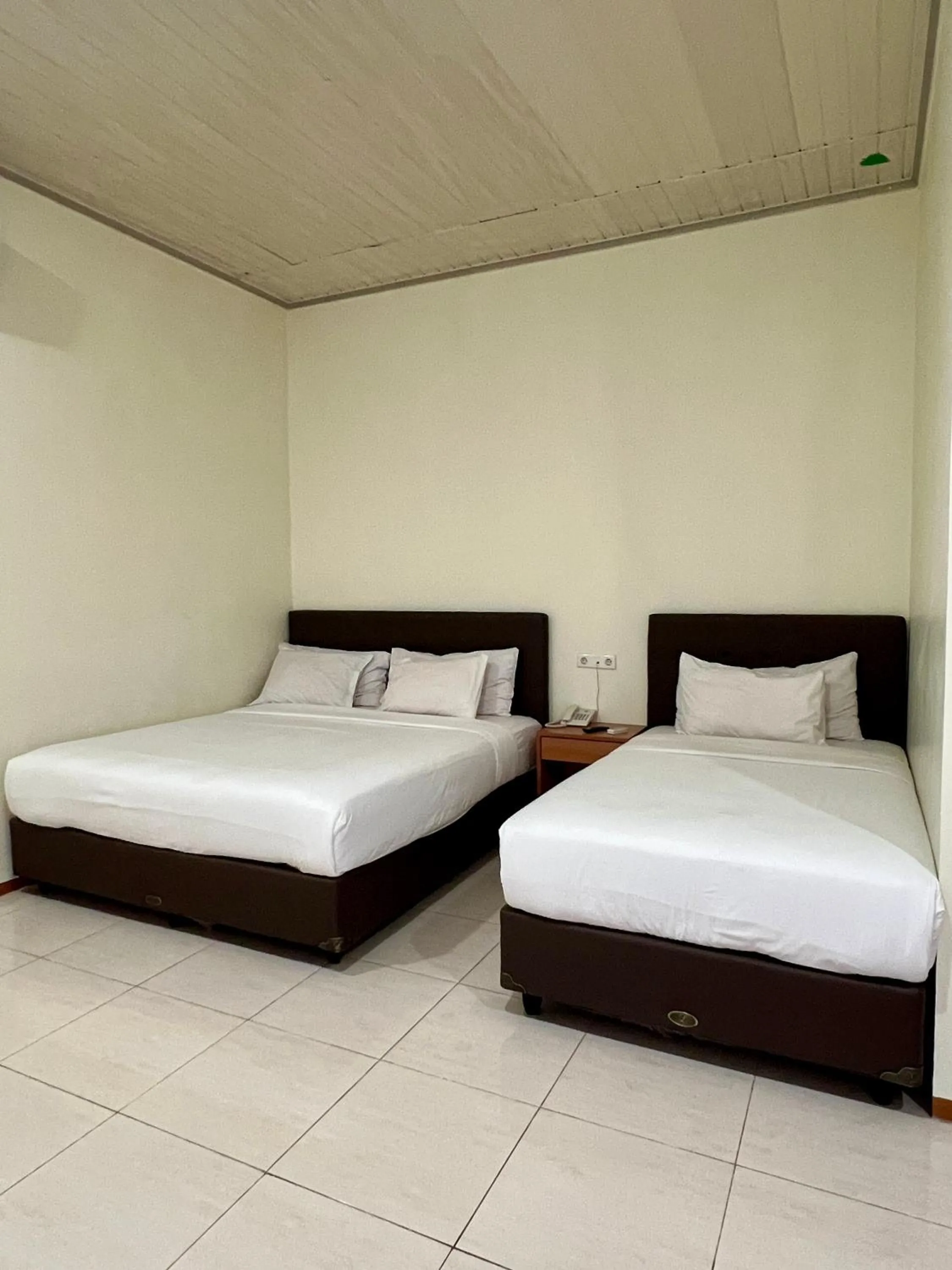 Bed in Aurora Hotel Siliwangi