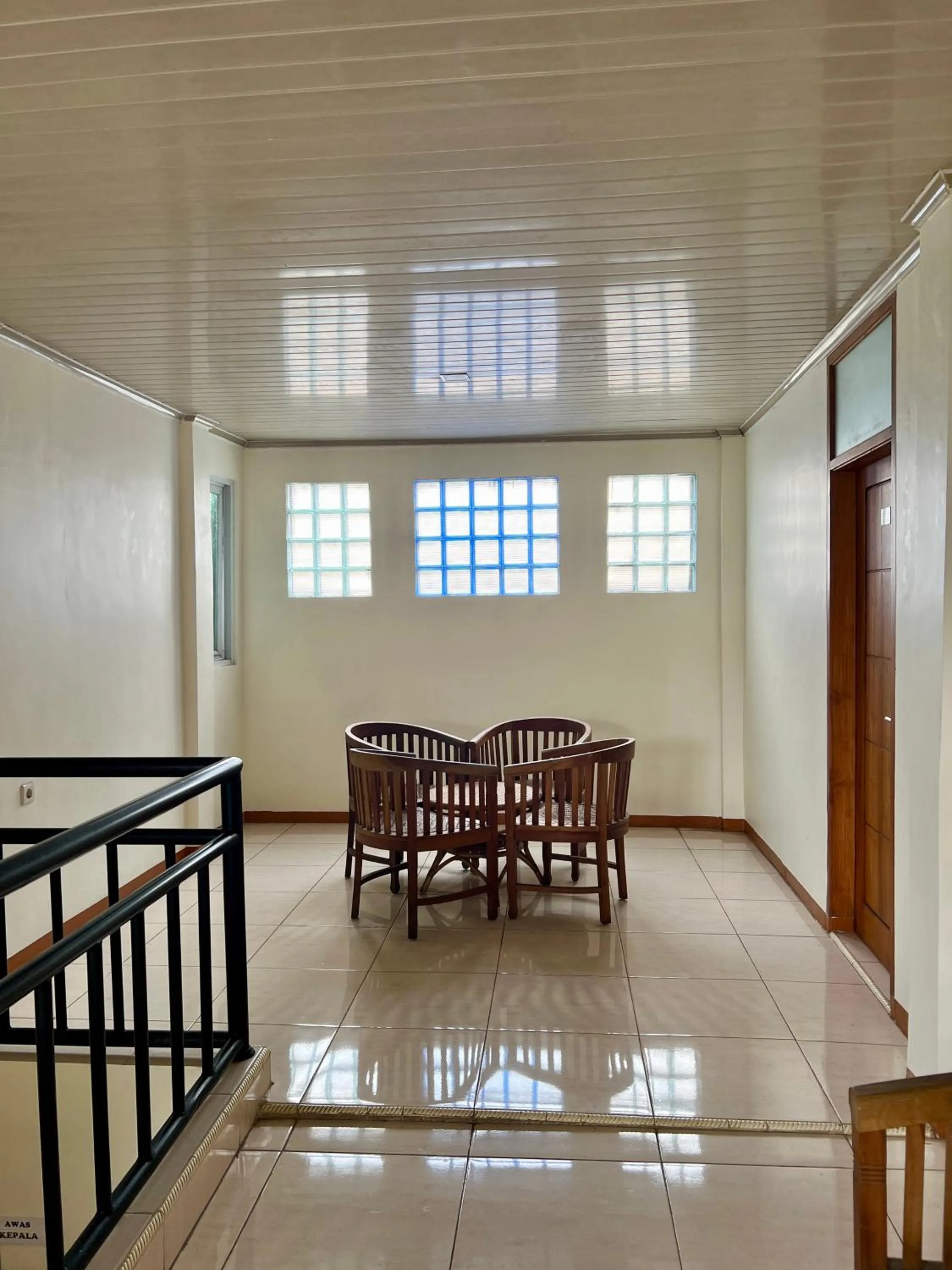 Seating area in Aurora Hotel Siliwangi