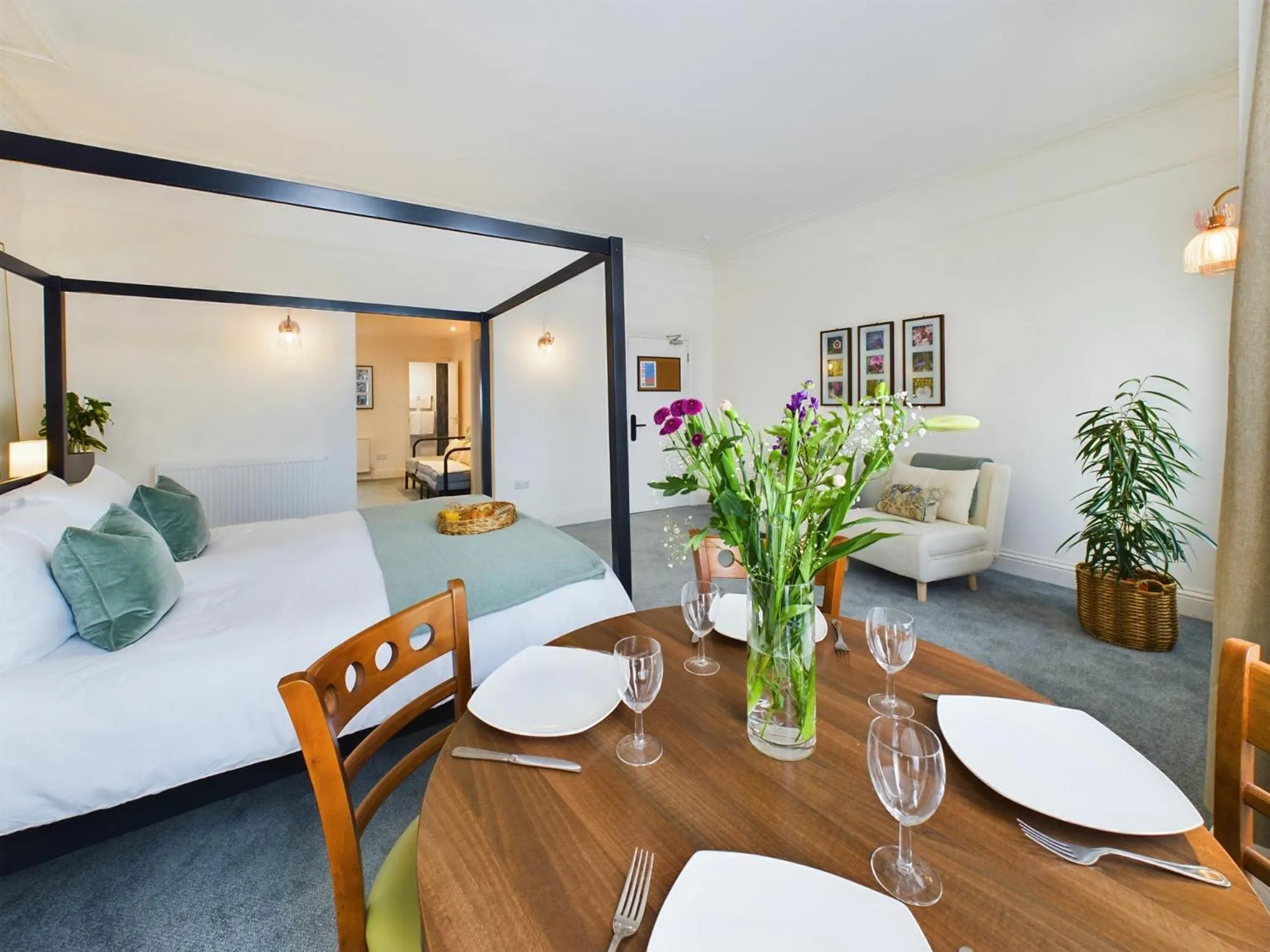 Seating area, Bed in The Briarcroft