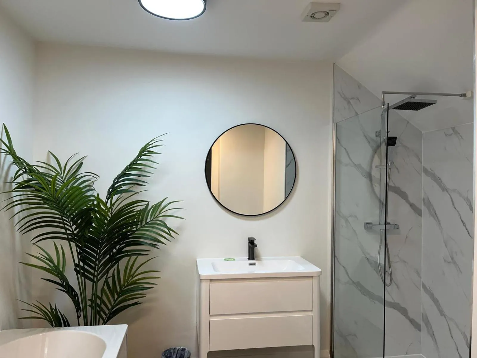 Shower in The Briarcroft