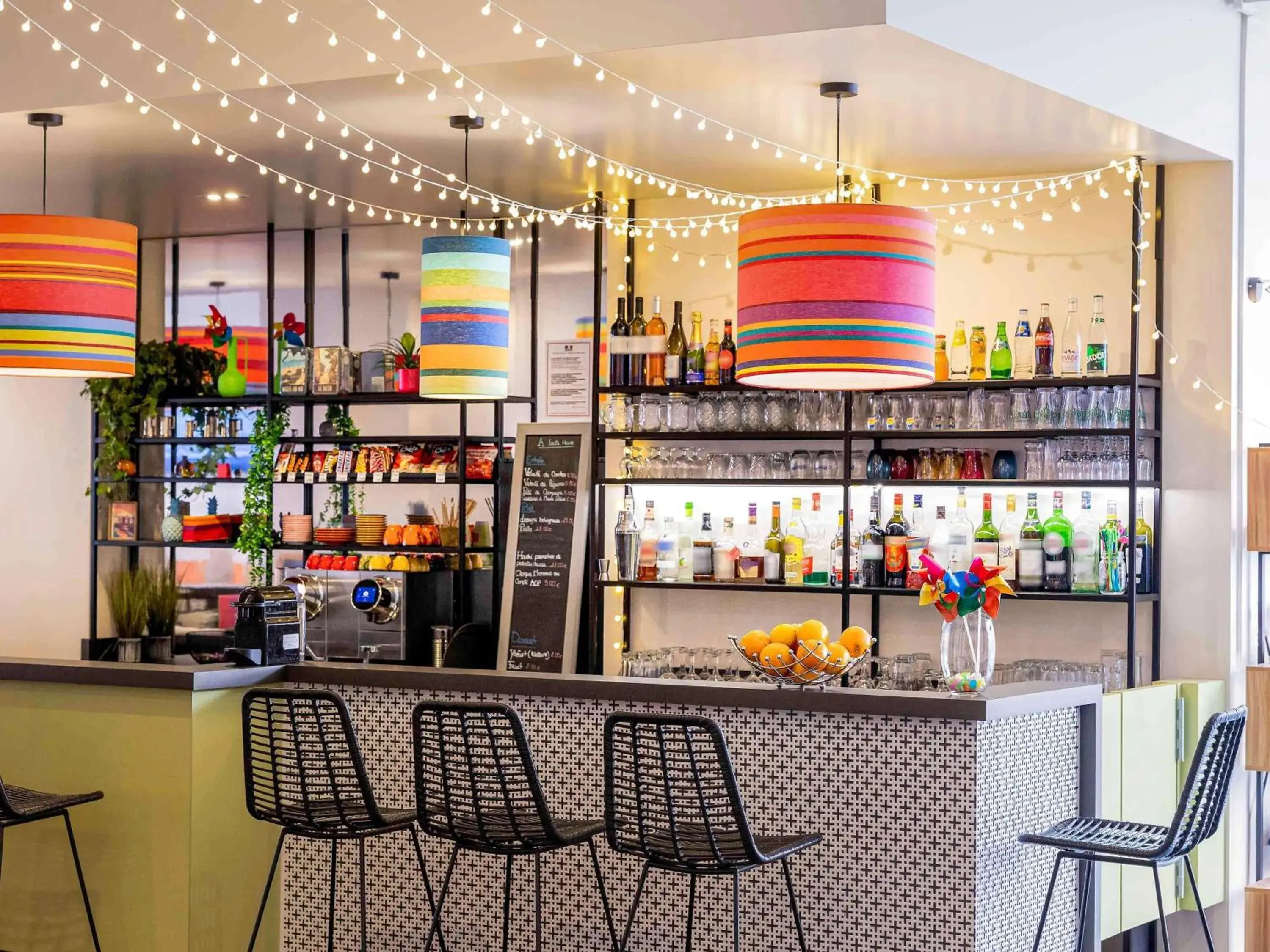 Lounge or bar in ibis Styles Perpignan Centre Gare Lounge or bar in ibis Styles Perpignan Centre Gare