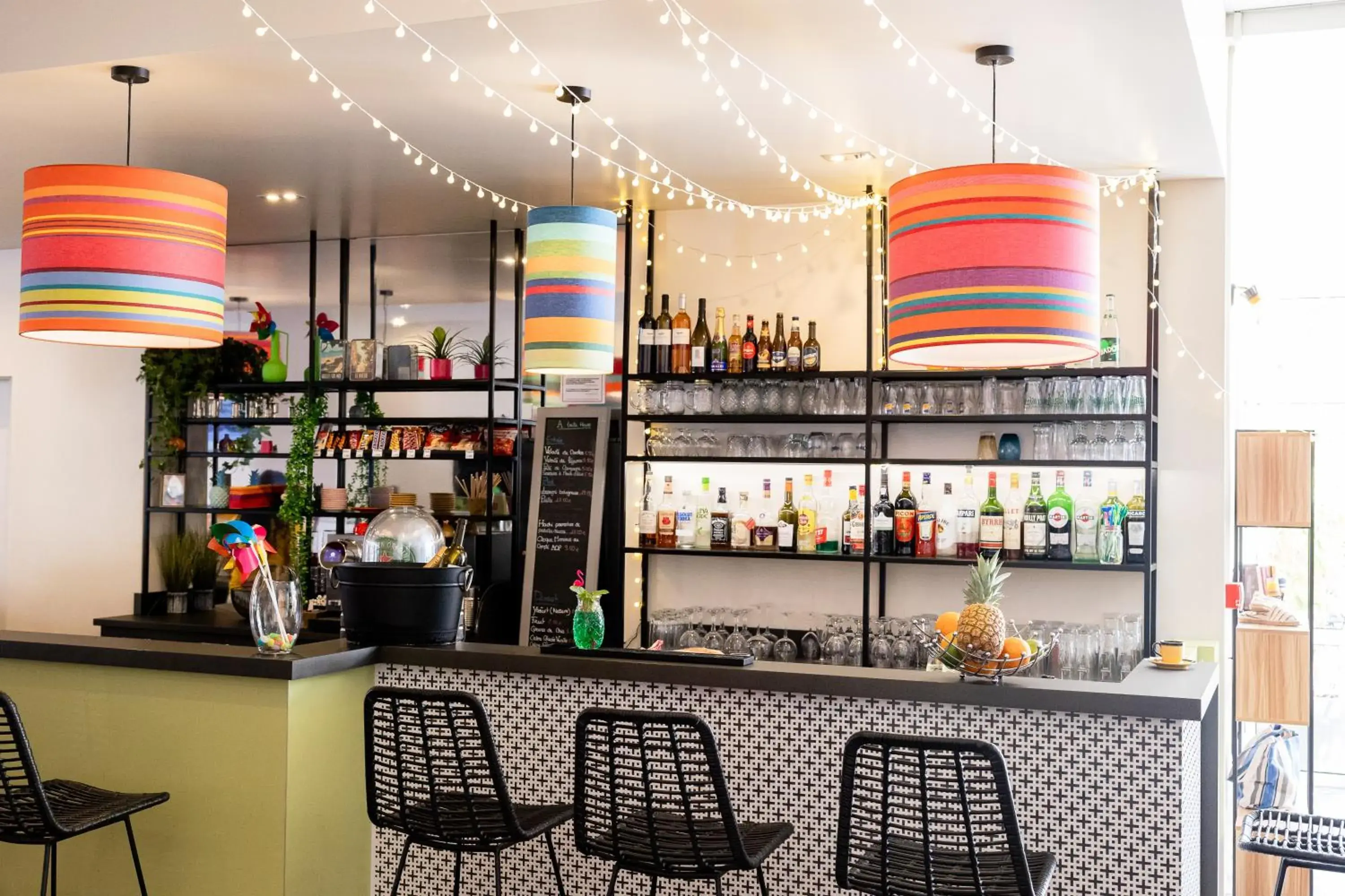 Lounge or bar in ibis Styles Perpignan Centre Gare Lounge or bar in ibis Styles Perpignan Centre Gare