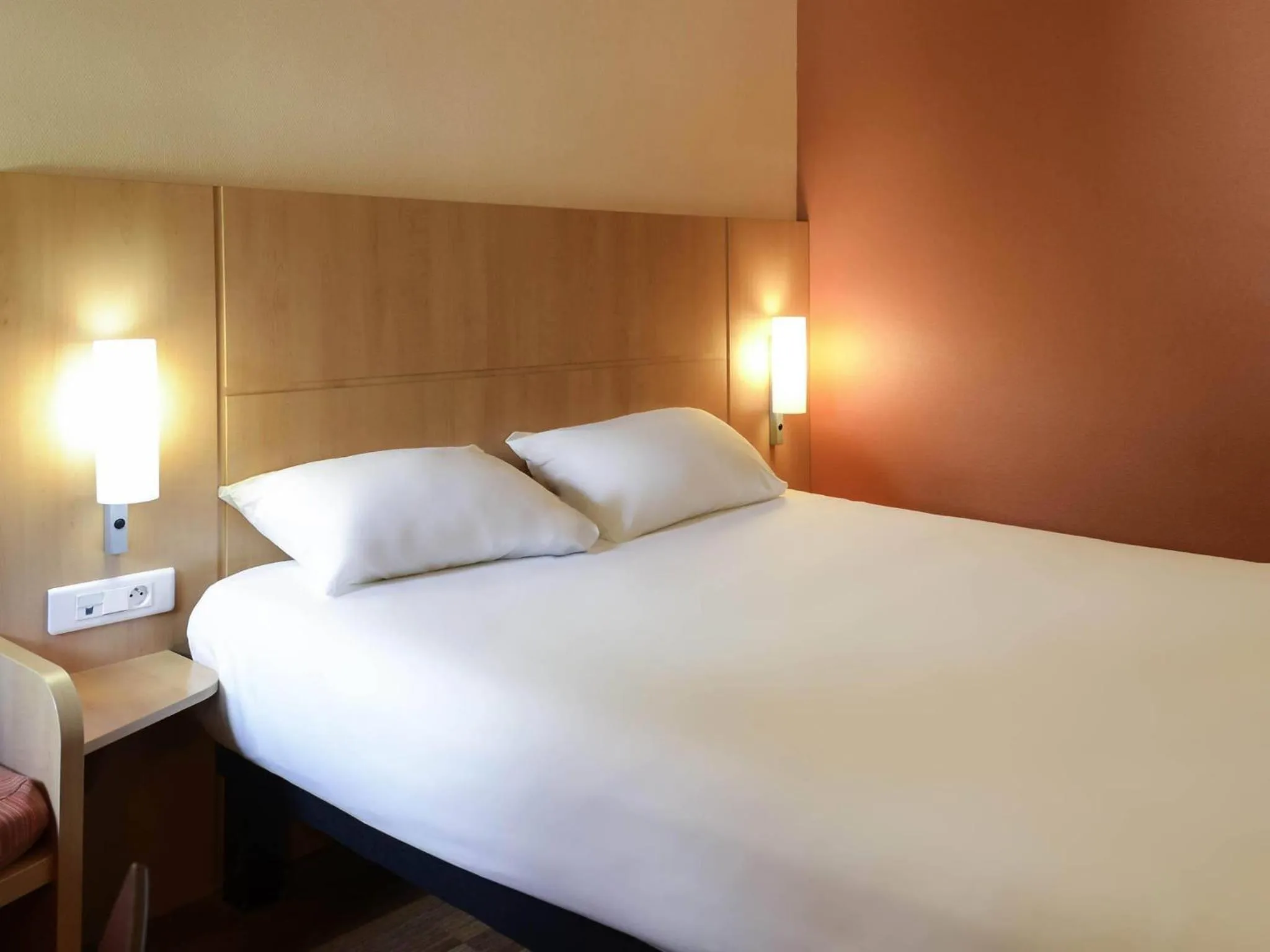 Bedroom, Bed in Hôtel Ibis Nevers