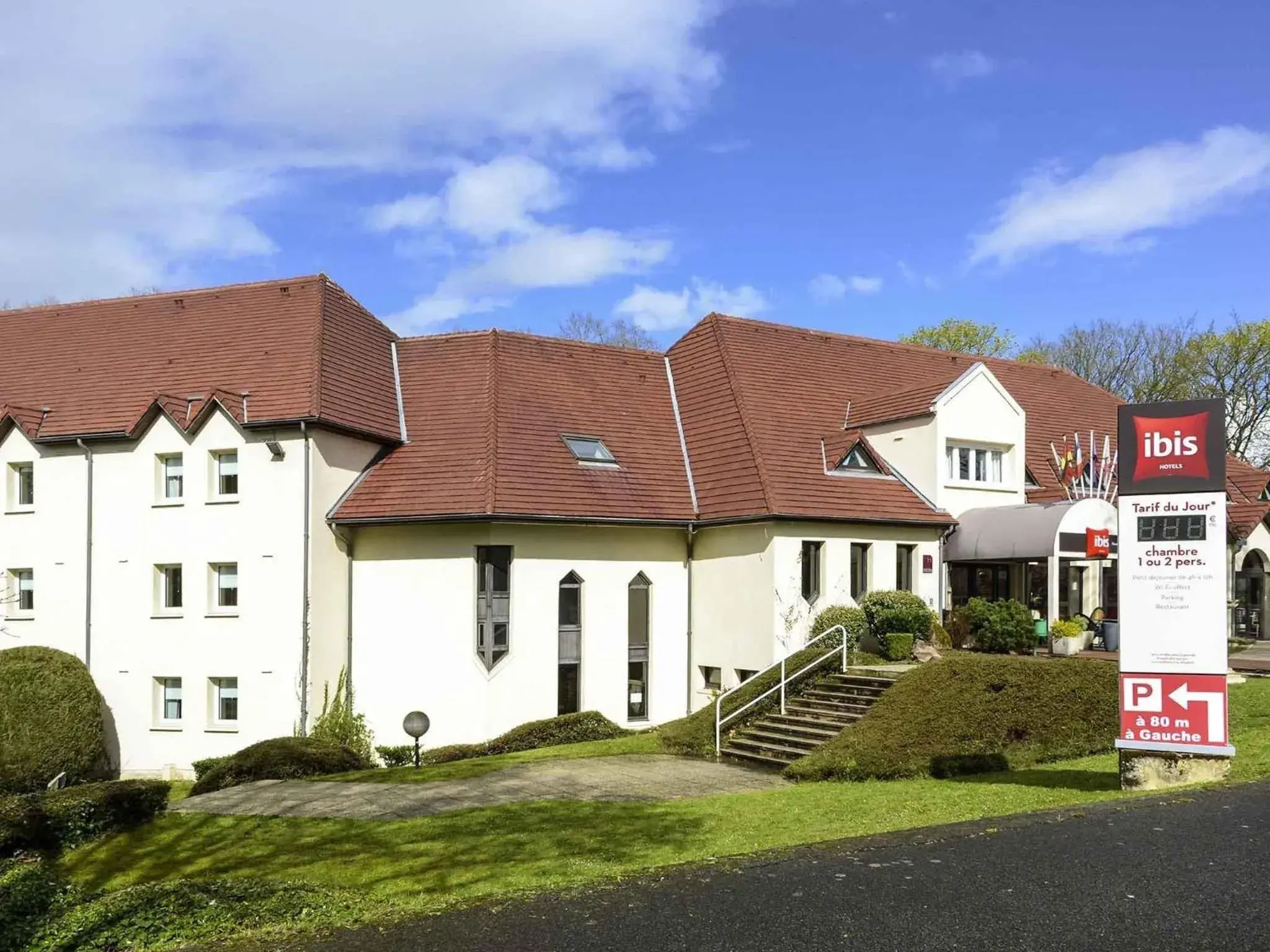 Property building in Hôtel Ibis Nevers Property building in Hôtel Ibis Nevers