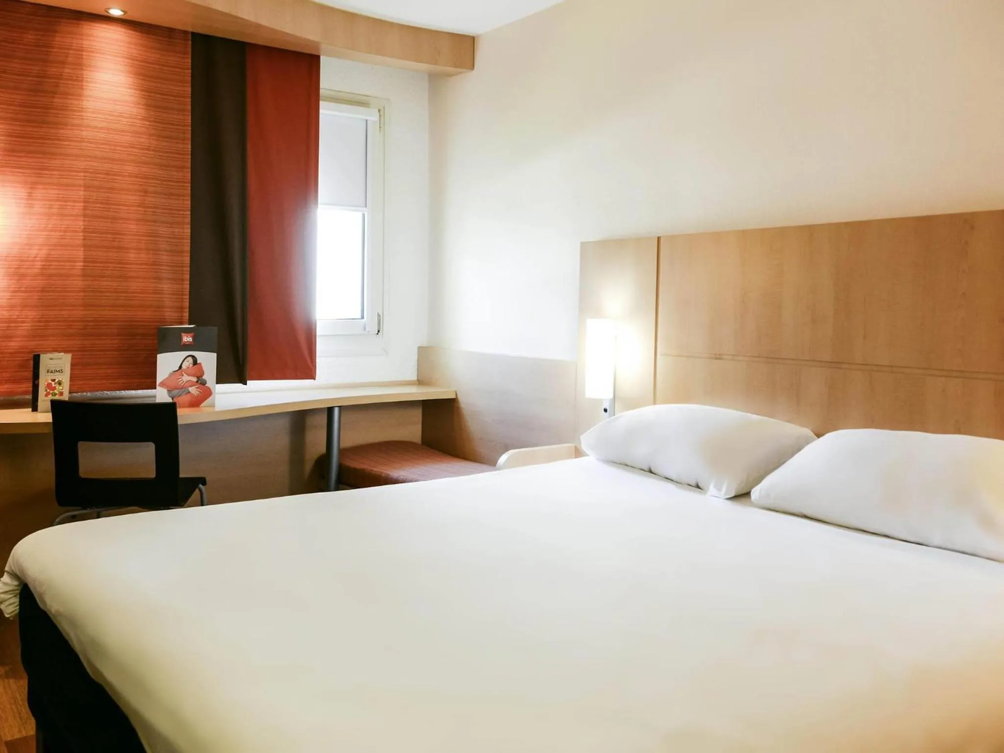 Bedroom, Bed in Hôtel Ibis Nevers