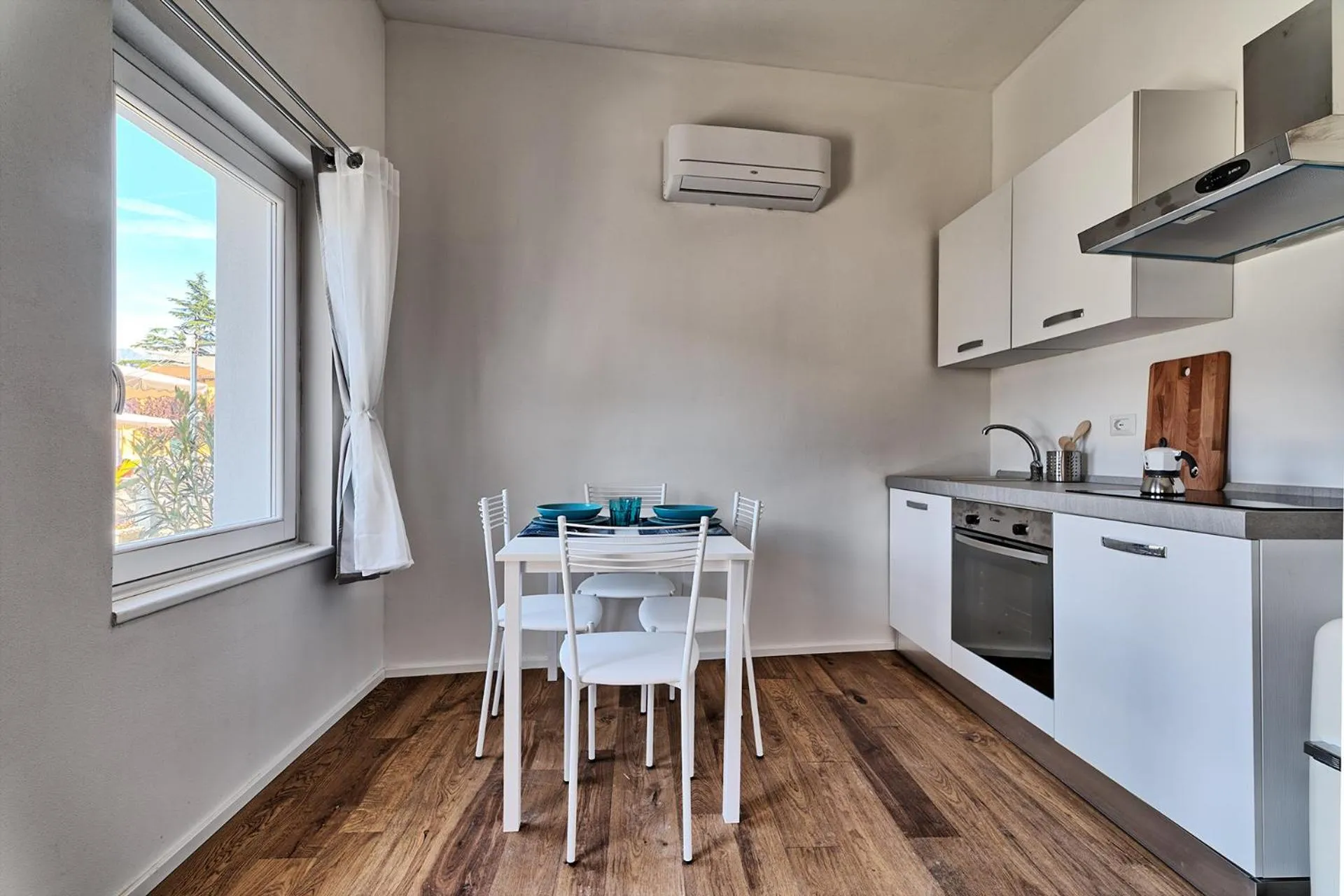Kitchen or kitchenette in Marina Apartments