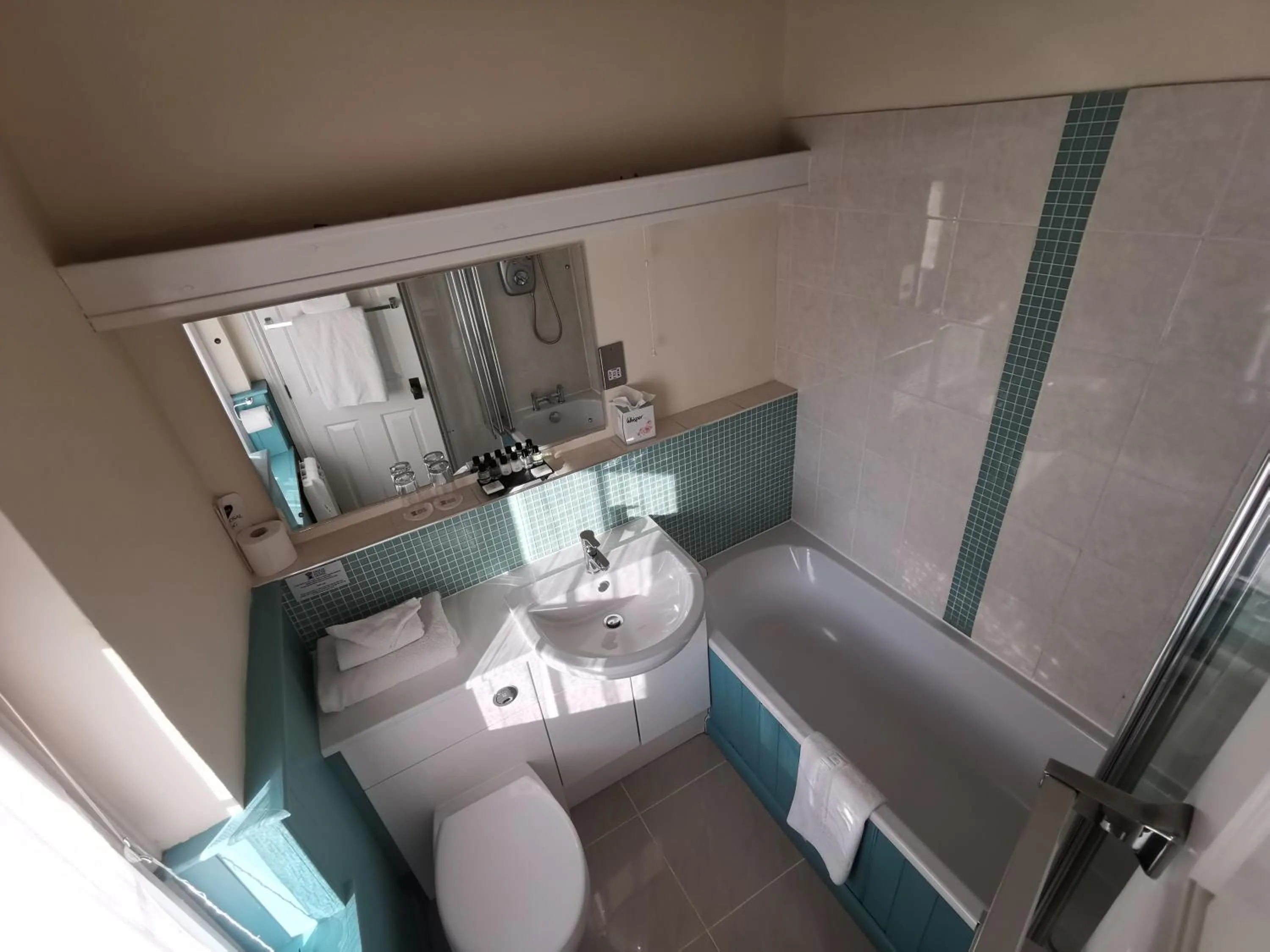 Bathroom in Diglis House Hotel