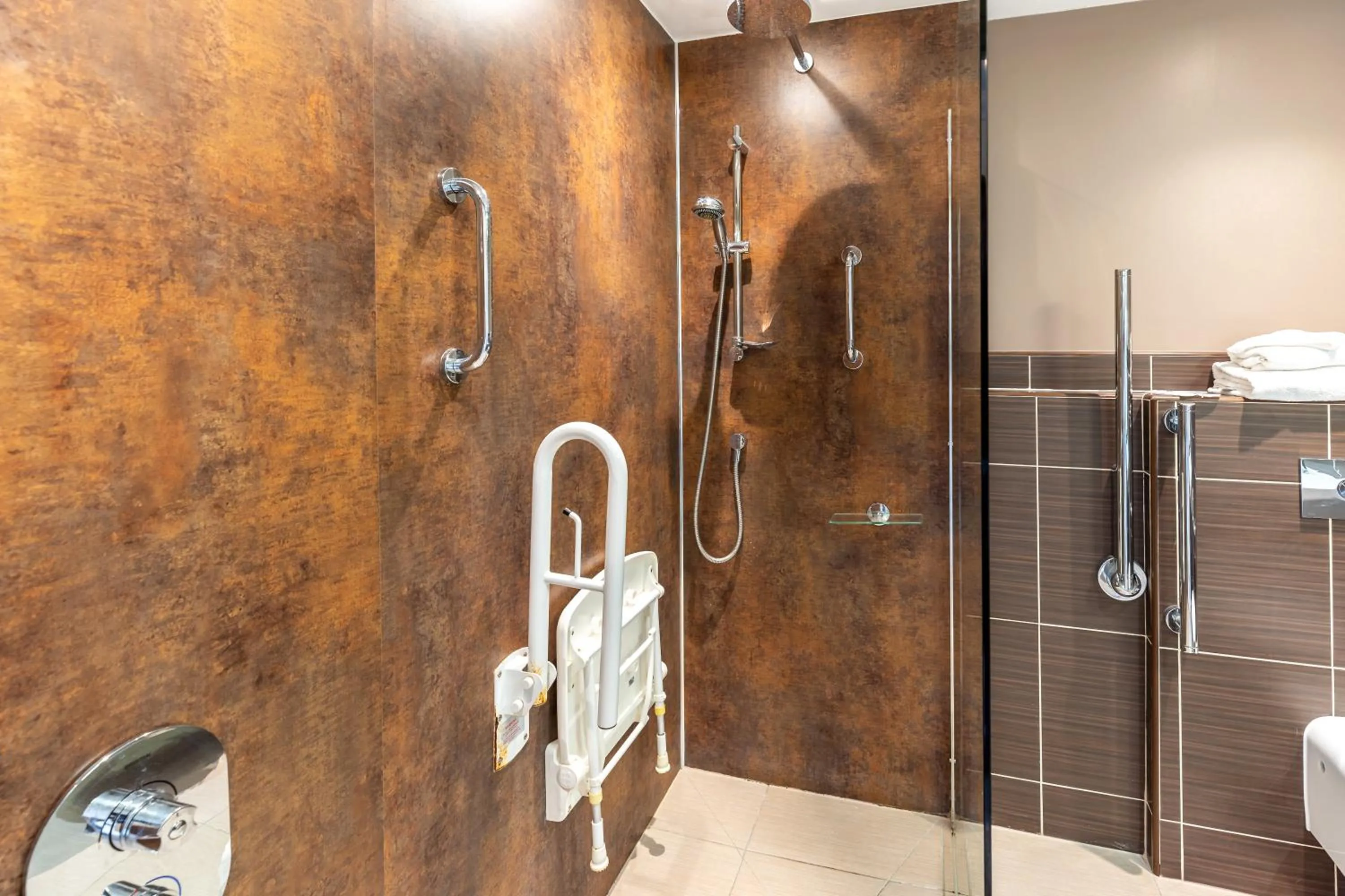 Bathroom in Diglis House Hotel