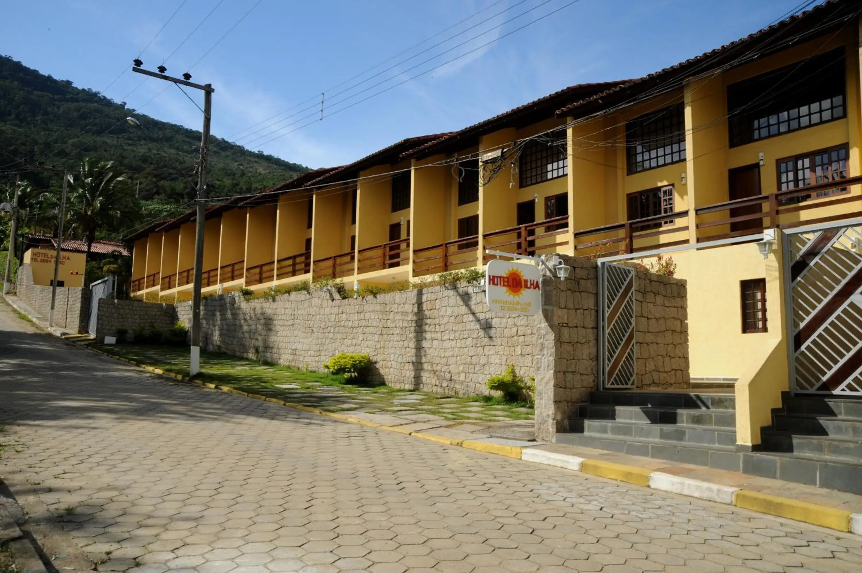 Facade/entrance in Hotel da Ilha Facade/entrance in Hotel da Ilha