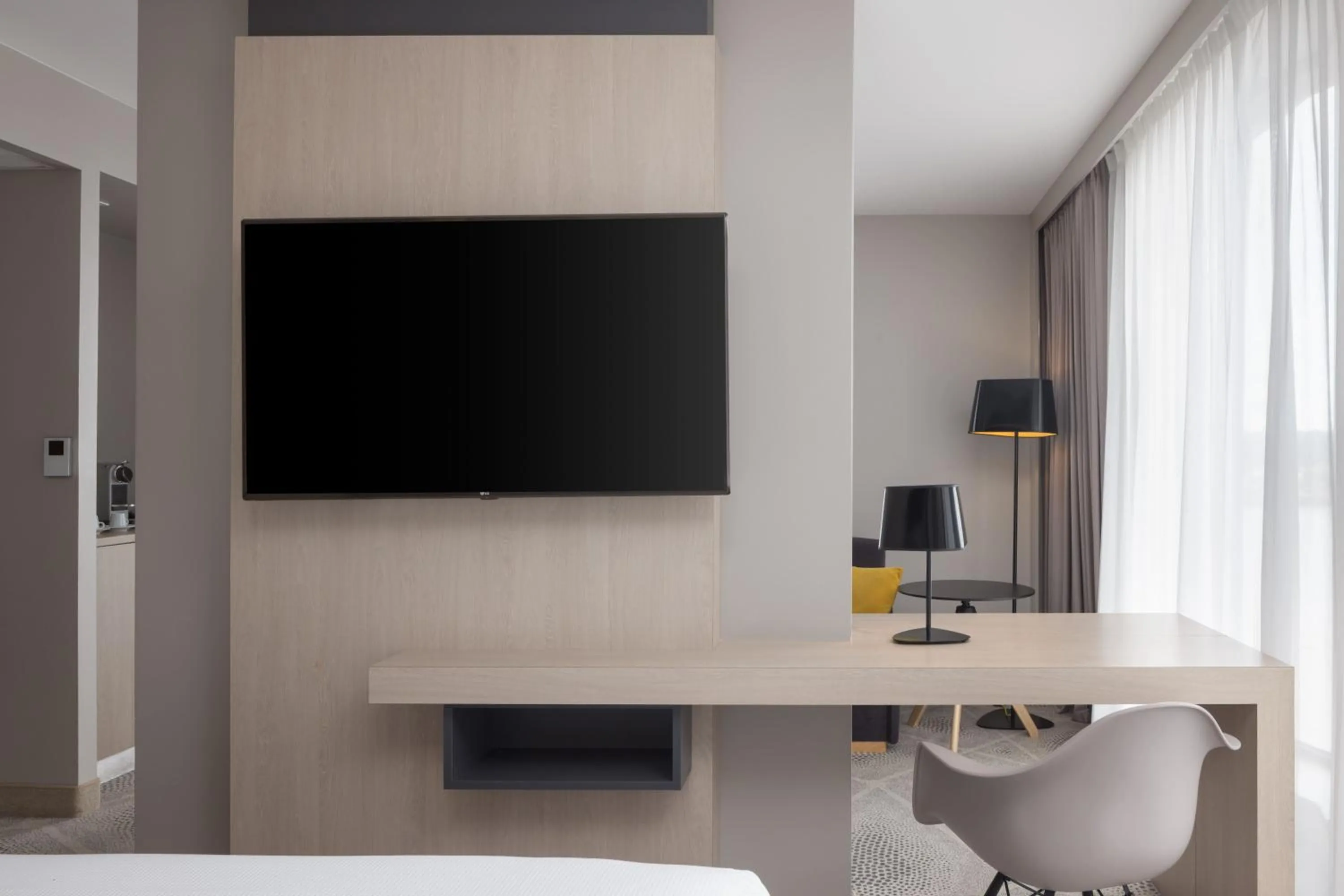 TV and multimedia, Bed in Hilton Garden Inn Bordeaux Centre