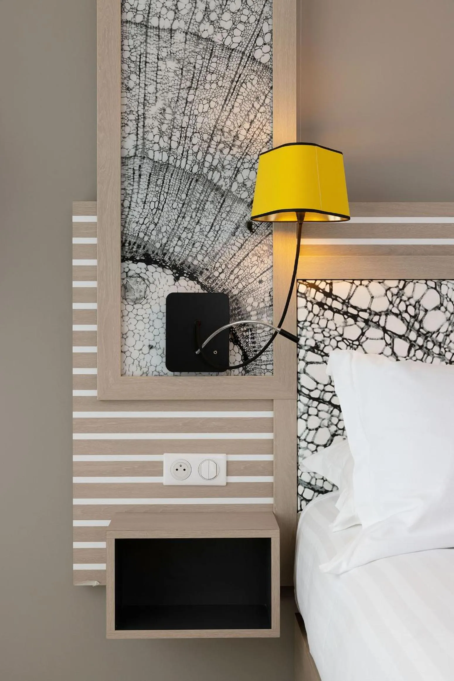 Bedroom, Bed in Hilton Garden Inn Bordeaux Centre