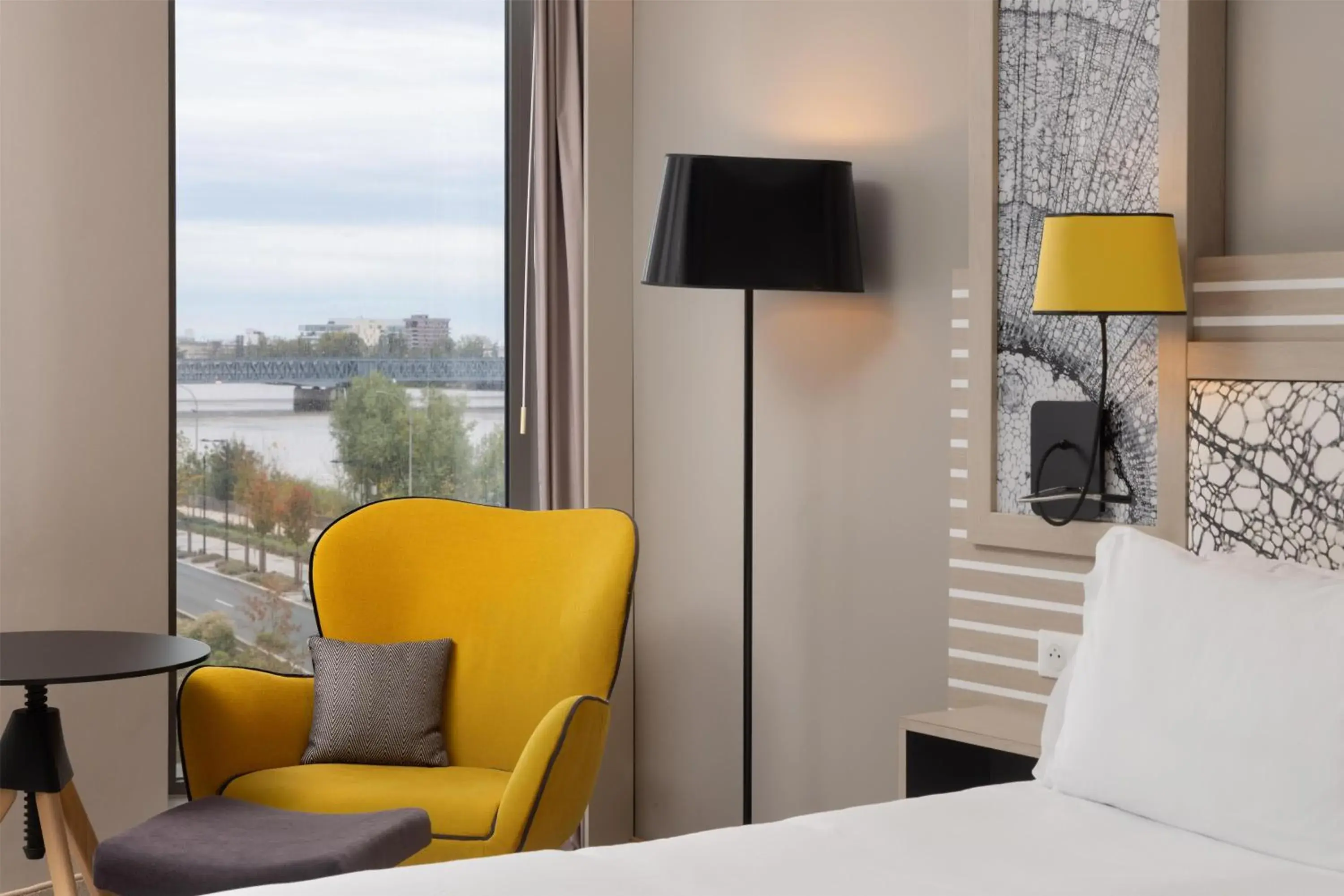 View (from property/room), Bed in Hilton Garden Inn Bordeaux Centre View (from property/room), Bed in Hilton Garden Inn Bordeaux Centre