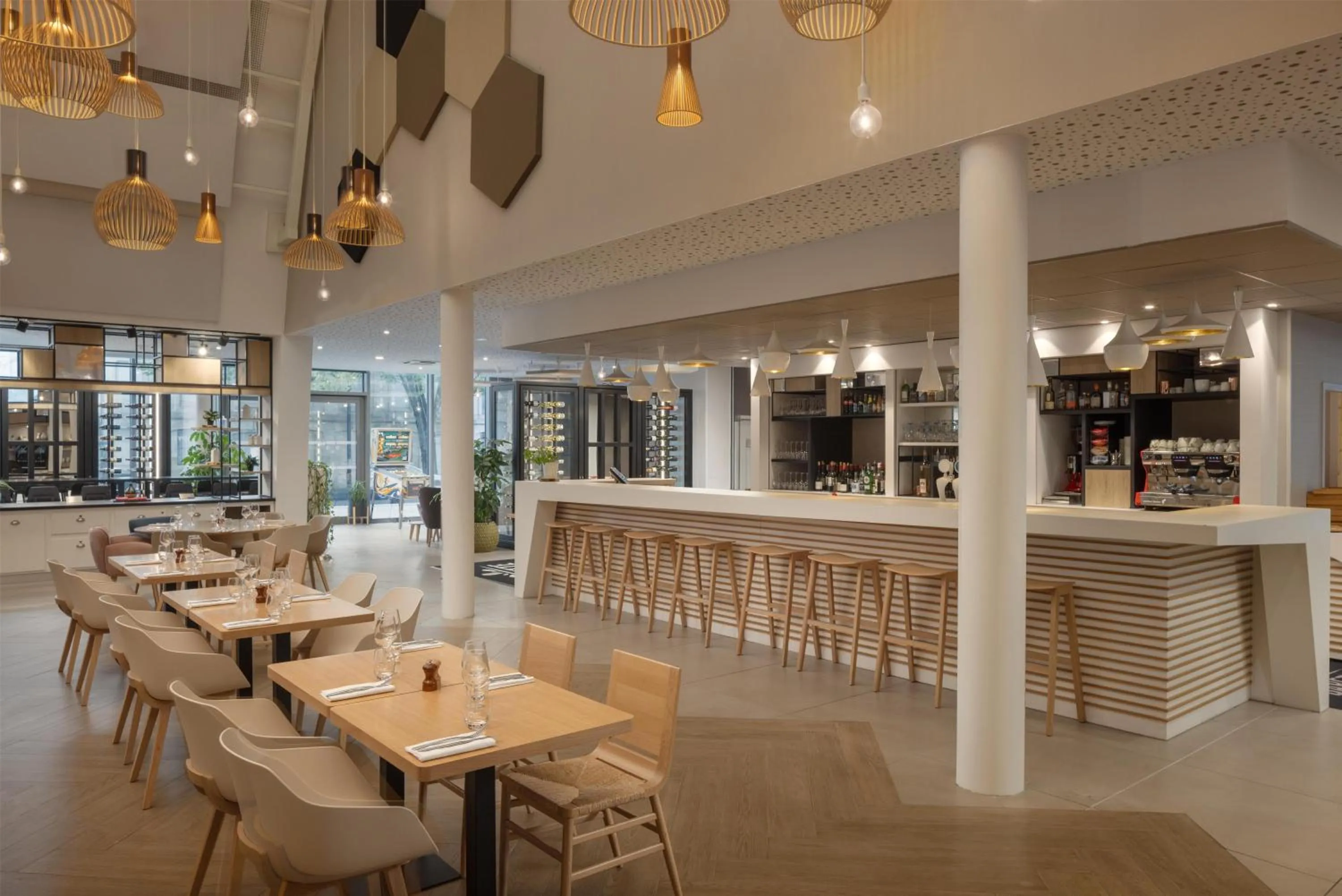 Lounge or bar in Hilton Garden Inn Bordeaux Centre