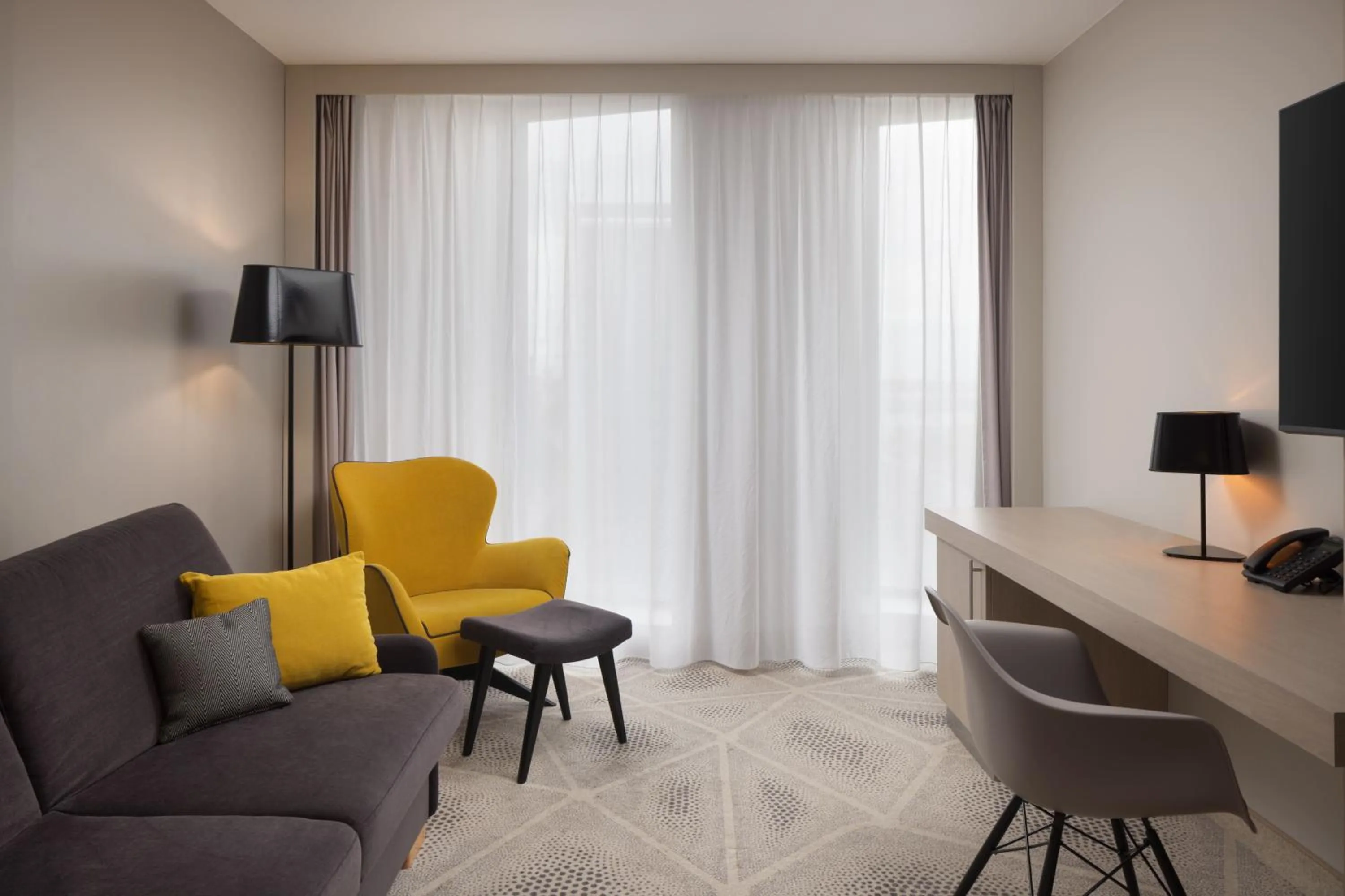 TV and multimedia in Hilton Garden Inn Bordeaux Centre