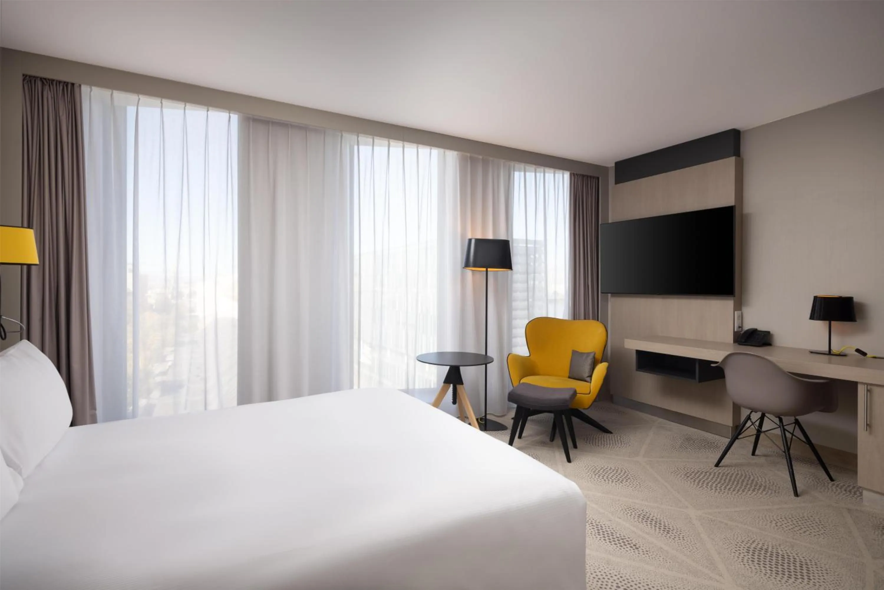 Bedroom, Bed in Hilton Garden Inn Bordeaux Centre