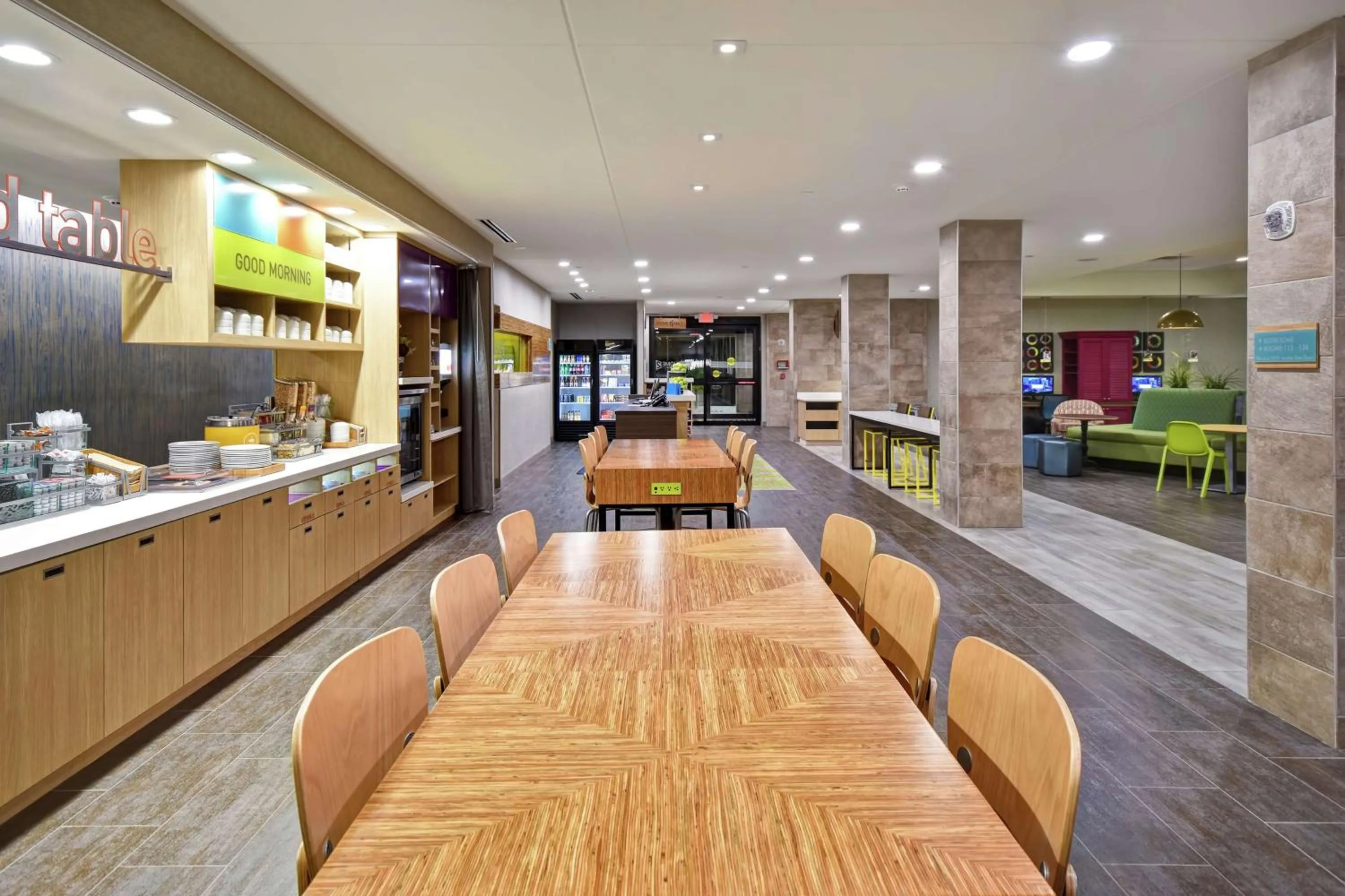Dining area in Home2 Suites By Hilton Frankfort