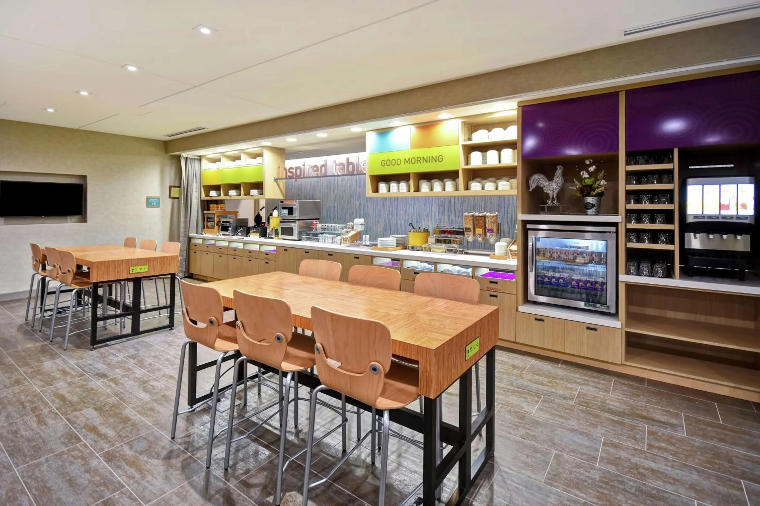 Dining area in Home2 Suites By Hilton Frankfort
